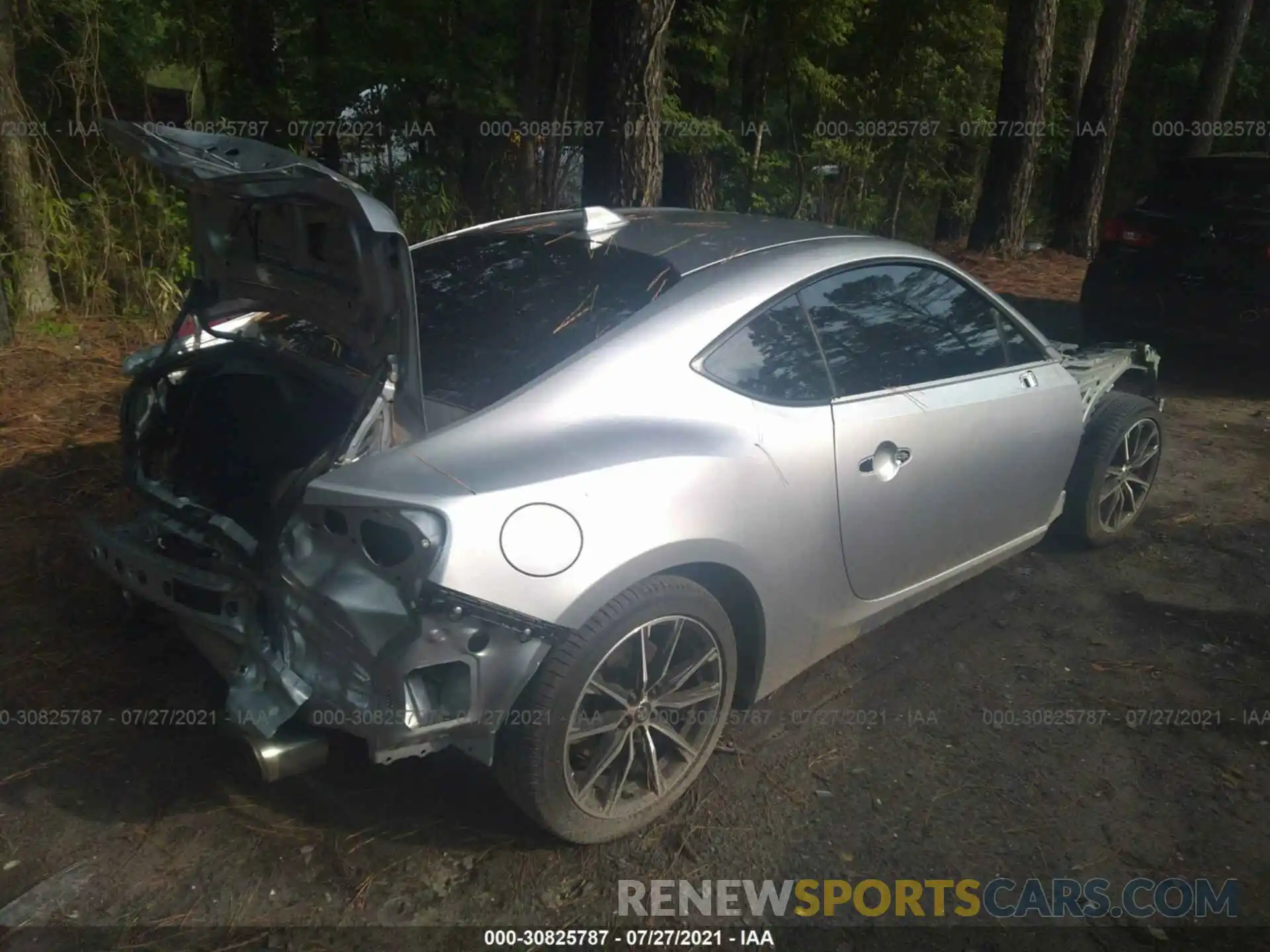 4 Photograph of a damaged car JF1ZNAE15L8752627 TOYOTA 86 2020