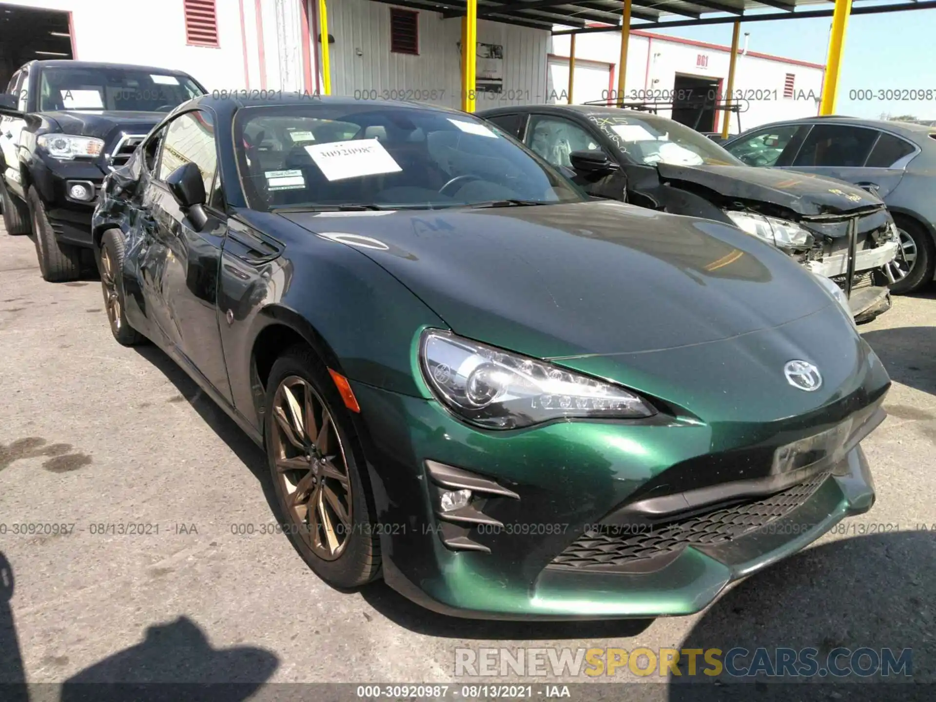 1 Photograph of a damaged car JF1ZNAE16L8750336 TOYOTA 86 2020