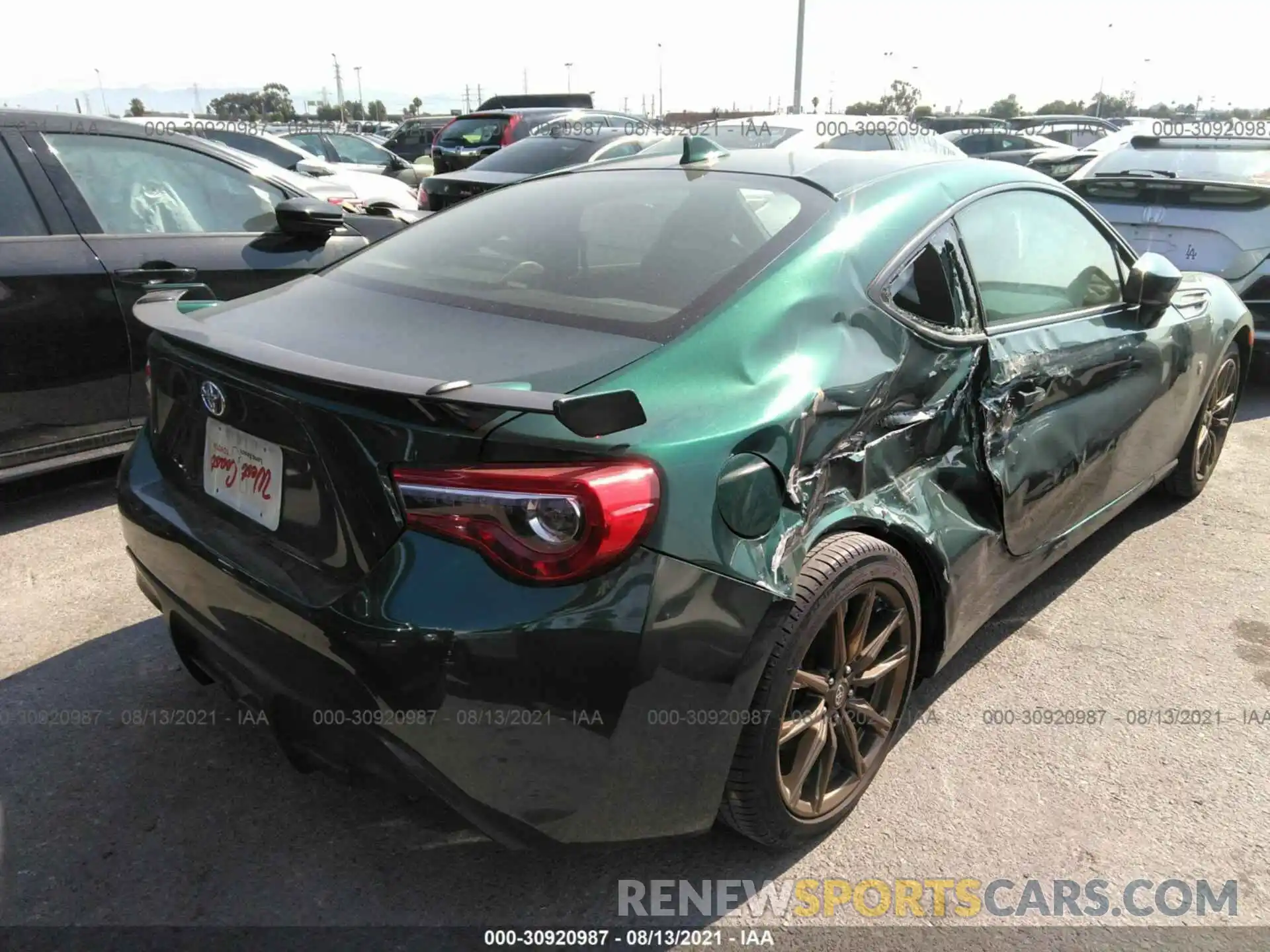 4 Photograph of a damaged car JF1ZNAE16L8750336 TOYOTA 86 2020