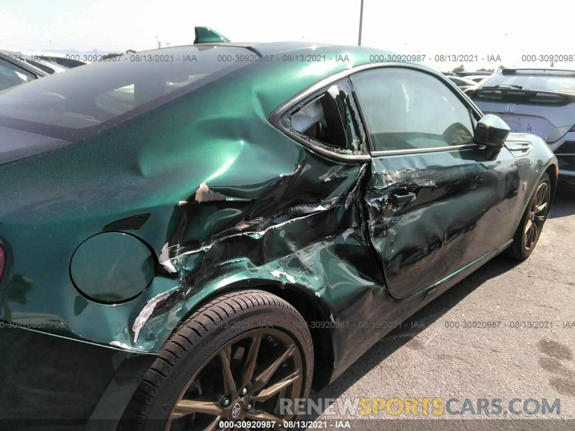 6 Photograph of a damaged car JF1ZNAE16L8750336 TOYOTA 86 2020