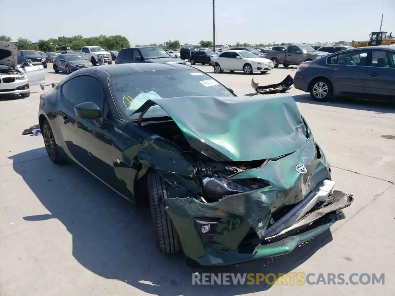 1 Photograph of a damaged car JF1ZNAE16L8750580 TOYOTA 86 2020