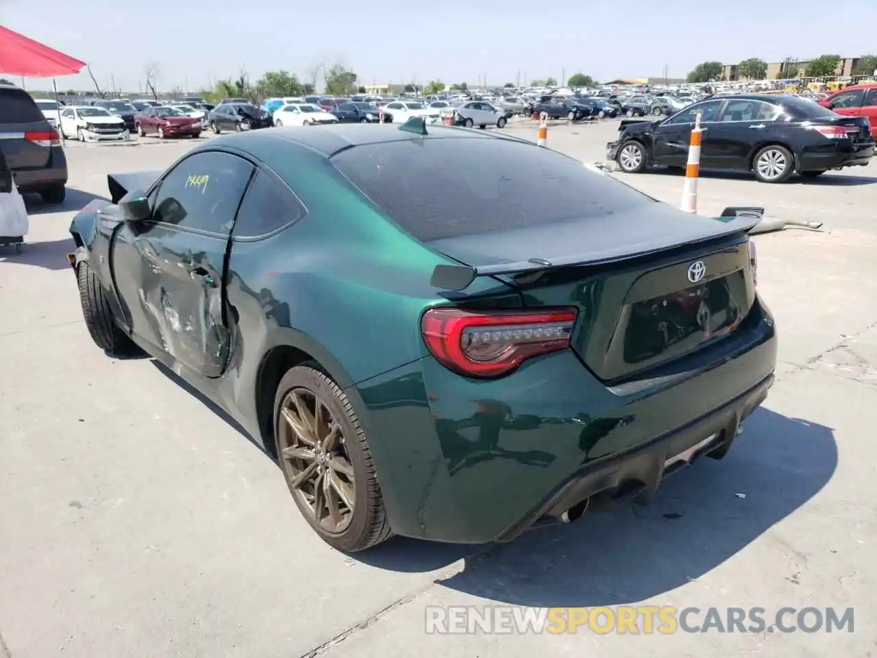 3 Photograph of a damaged car JF1ZNAE16L8750580 TOYOTA 86 2020