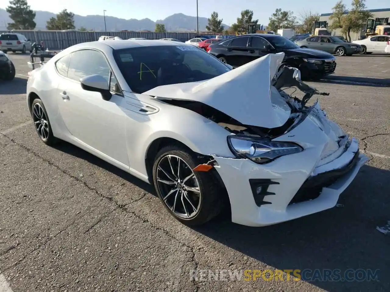 1 Photograph of a damaged car JF1ZNAE16L8752734 TOYOTA 86 2020