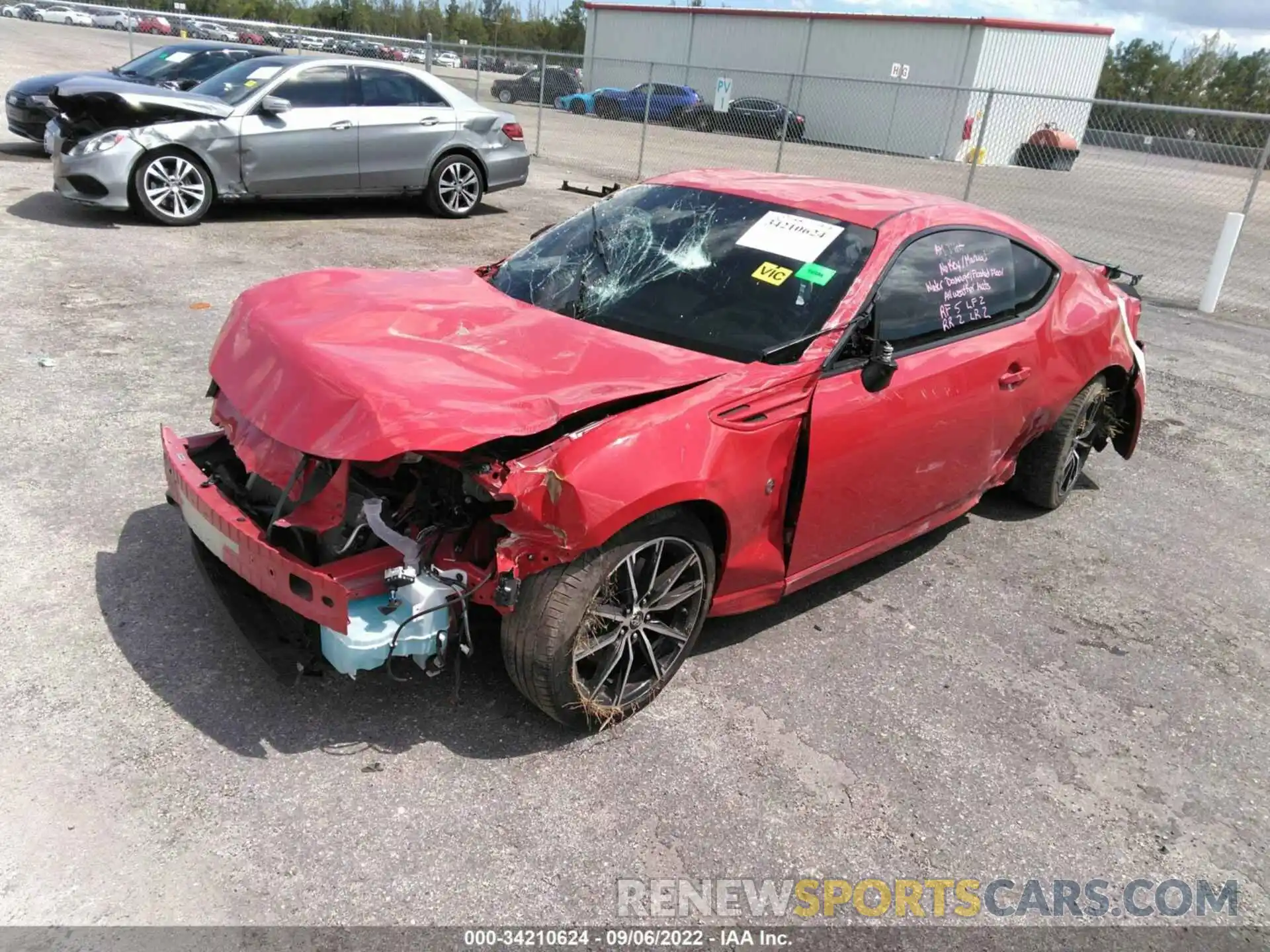 2 Photograph of a damaged car JF1ZNAE16L8753026 TOYOTA 86 2020