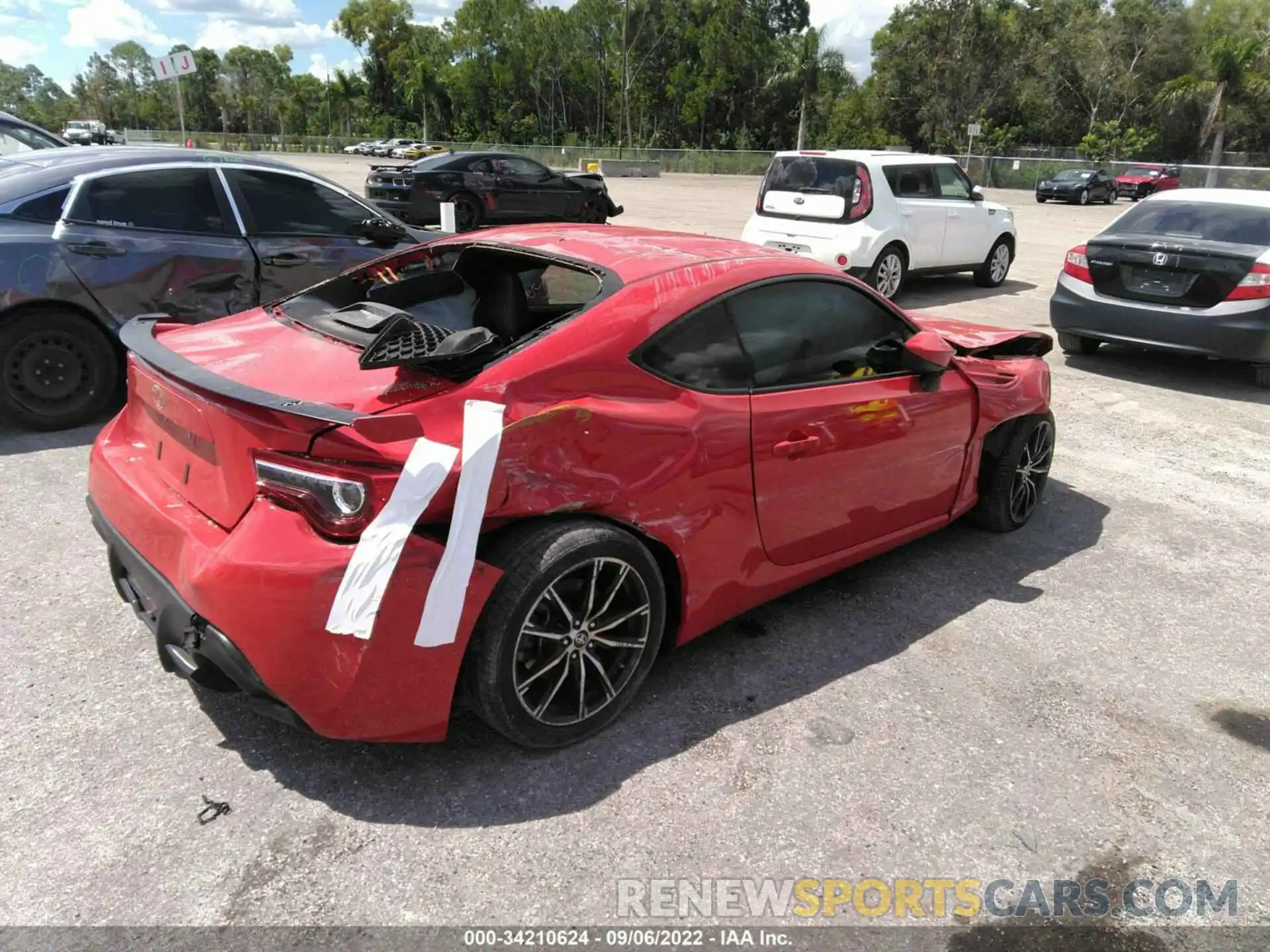 4 Photograph of a damaged car JF1ZNAE16L8753026 TOYOTA 86 2020