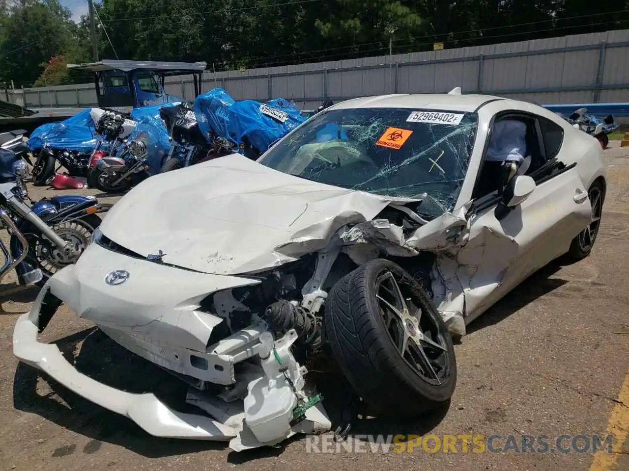 2 Photograph of a damaged car JF1ZNAE17L8752113 TOYOTA 86 2020