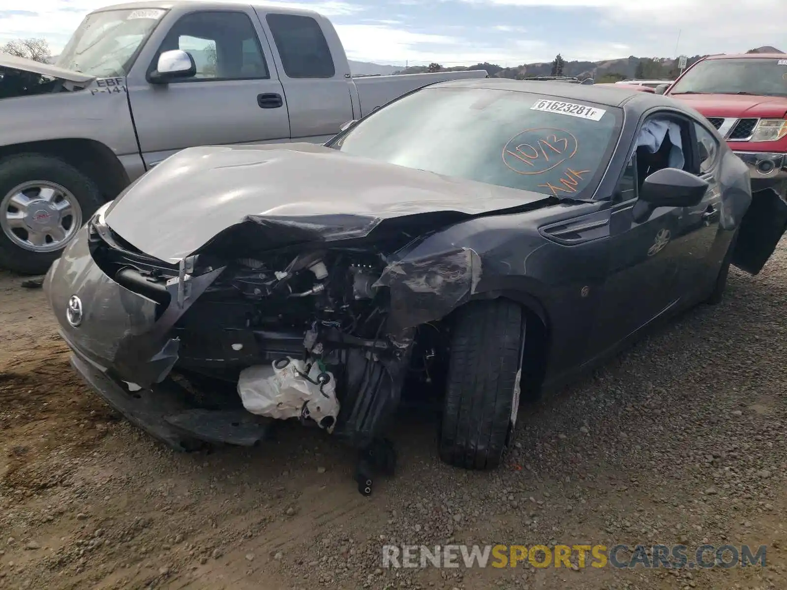 2 Photograph of a damaged car JF1ZNAE17L8753391 TOYOTA 86 2020