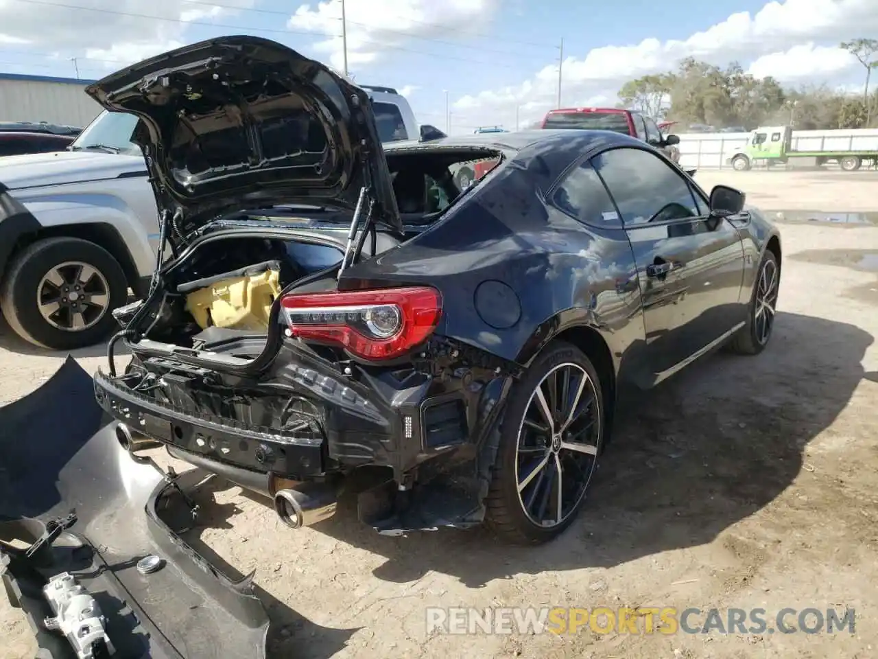 4 Photograph of a damaged car JF1ZNAE17L9753451 TOYOTA 86 2020