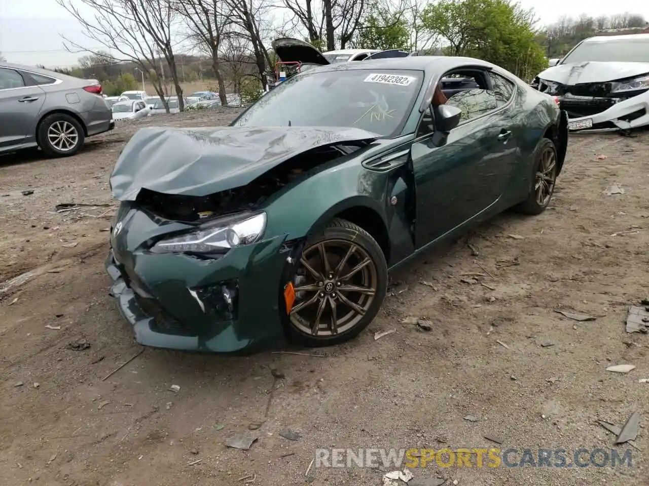 2 Photograph of a damaged car JF1ZNAE18L9750011 TOYOTA 86 2020