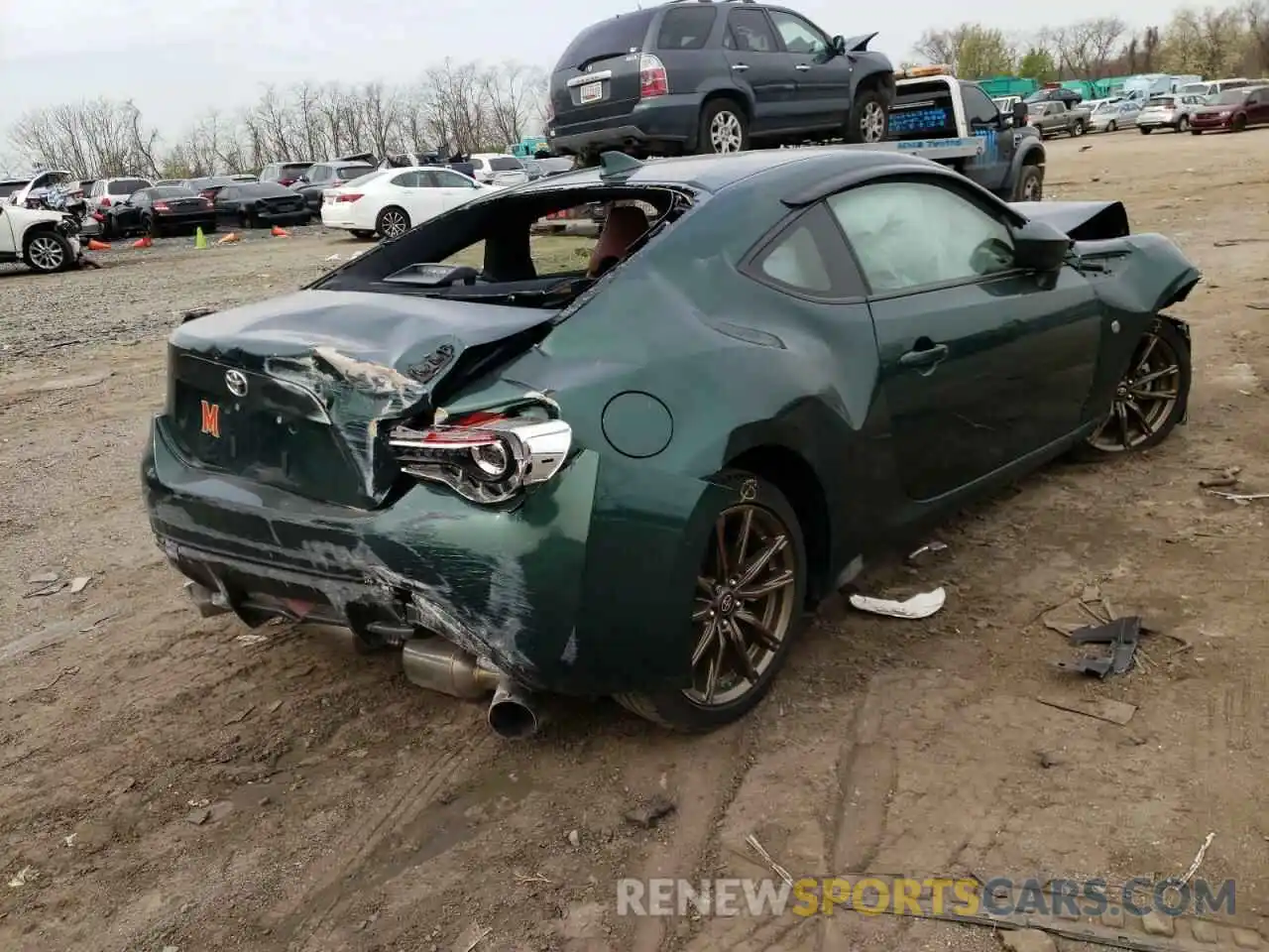 4 Photograph of a damaged car JF1ZNAE18L9750011 TOYOTA 86 2020