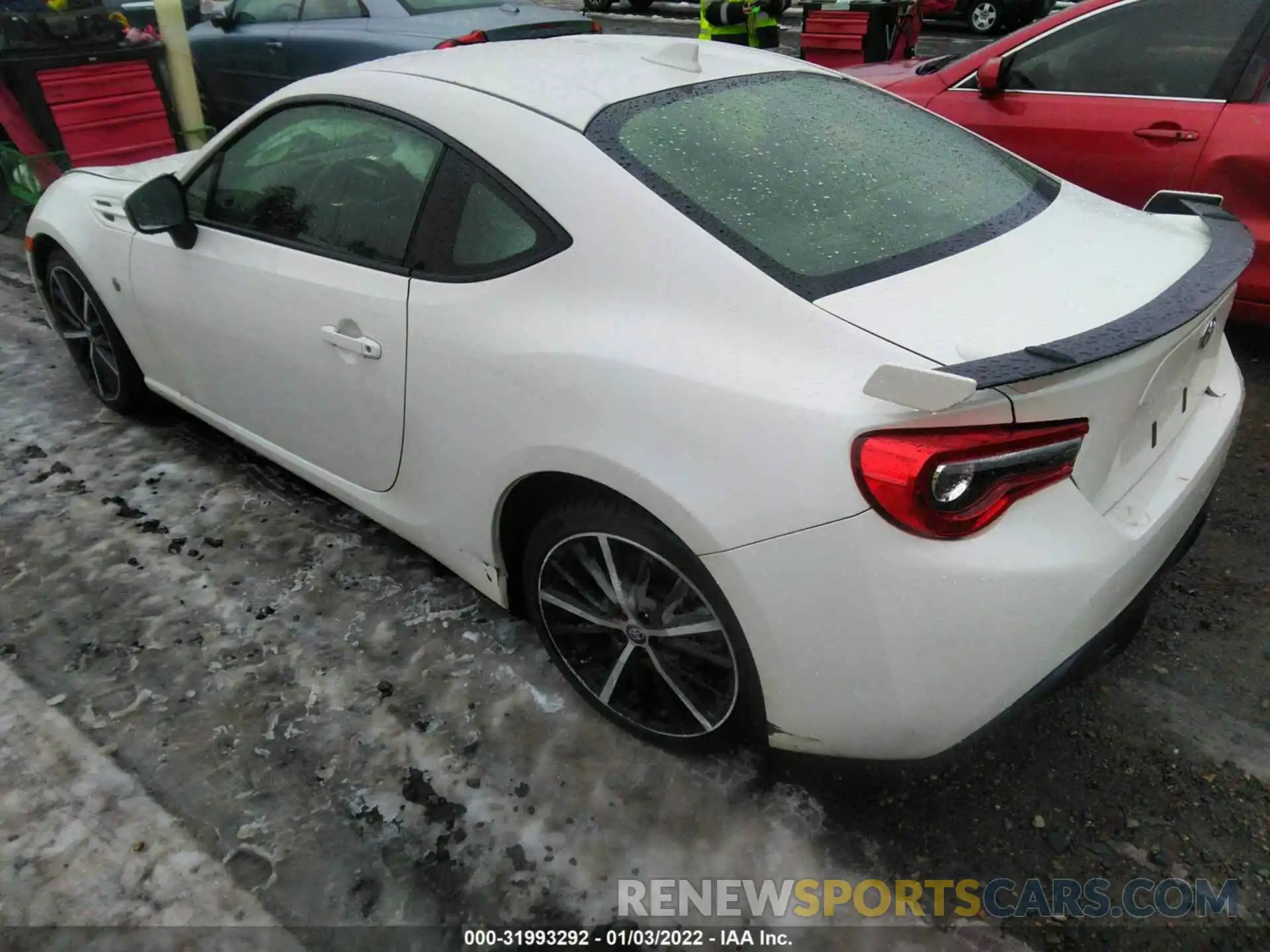 3 Photograph of a damaged car JF1ZNAE18L9751093 TOYOTA 86 2020