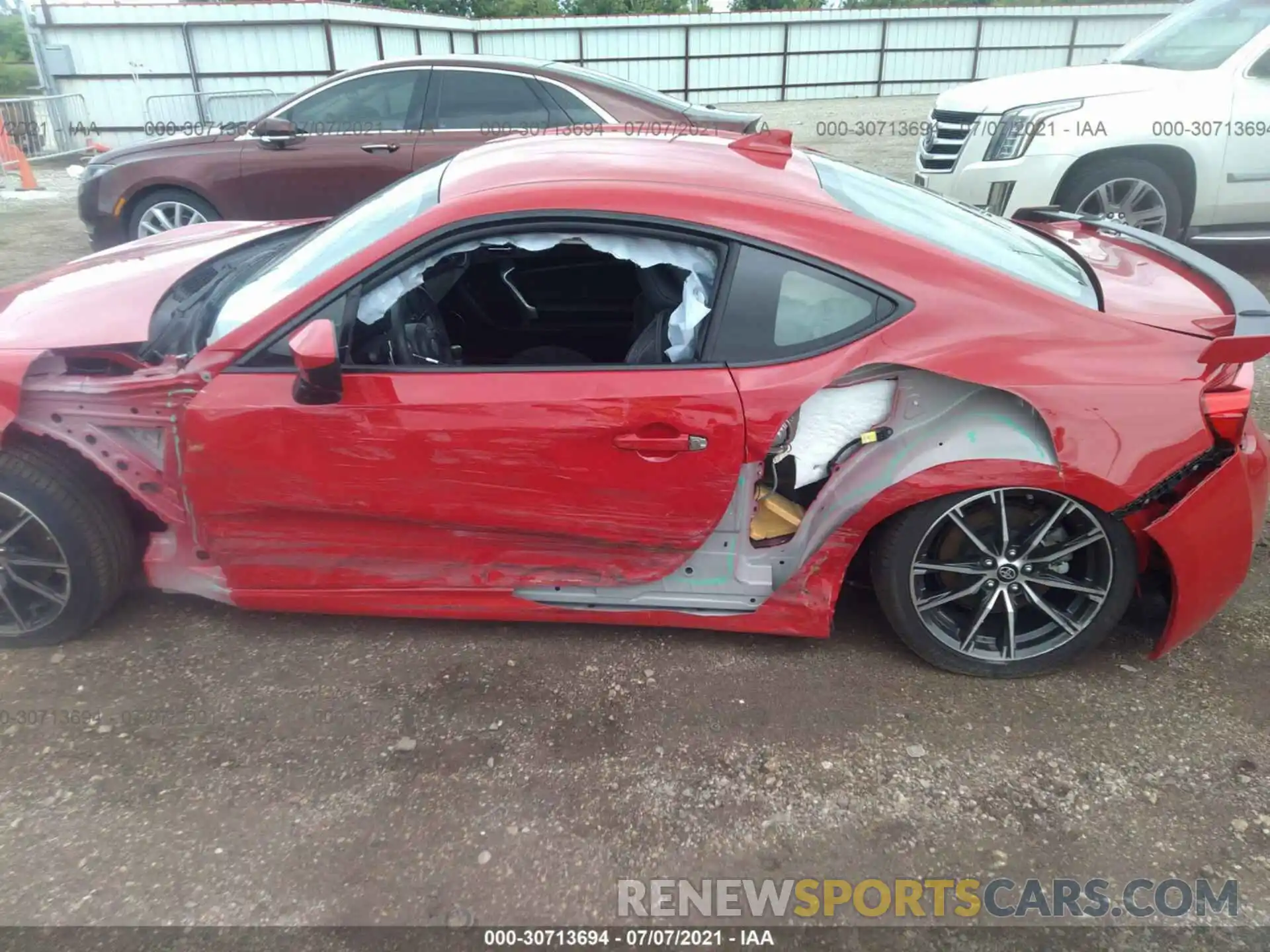 6 Photograph of a damaged car JF1ZNAE19L8752730 TOYOTA 86 2020