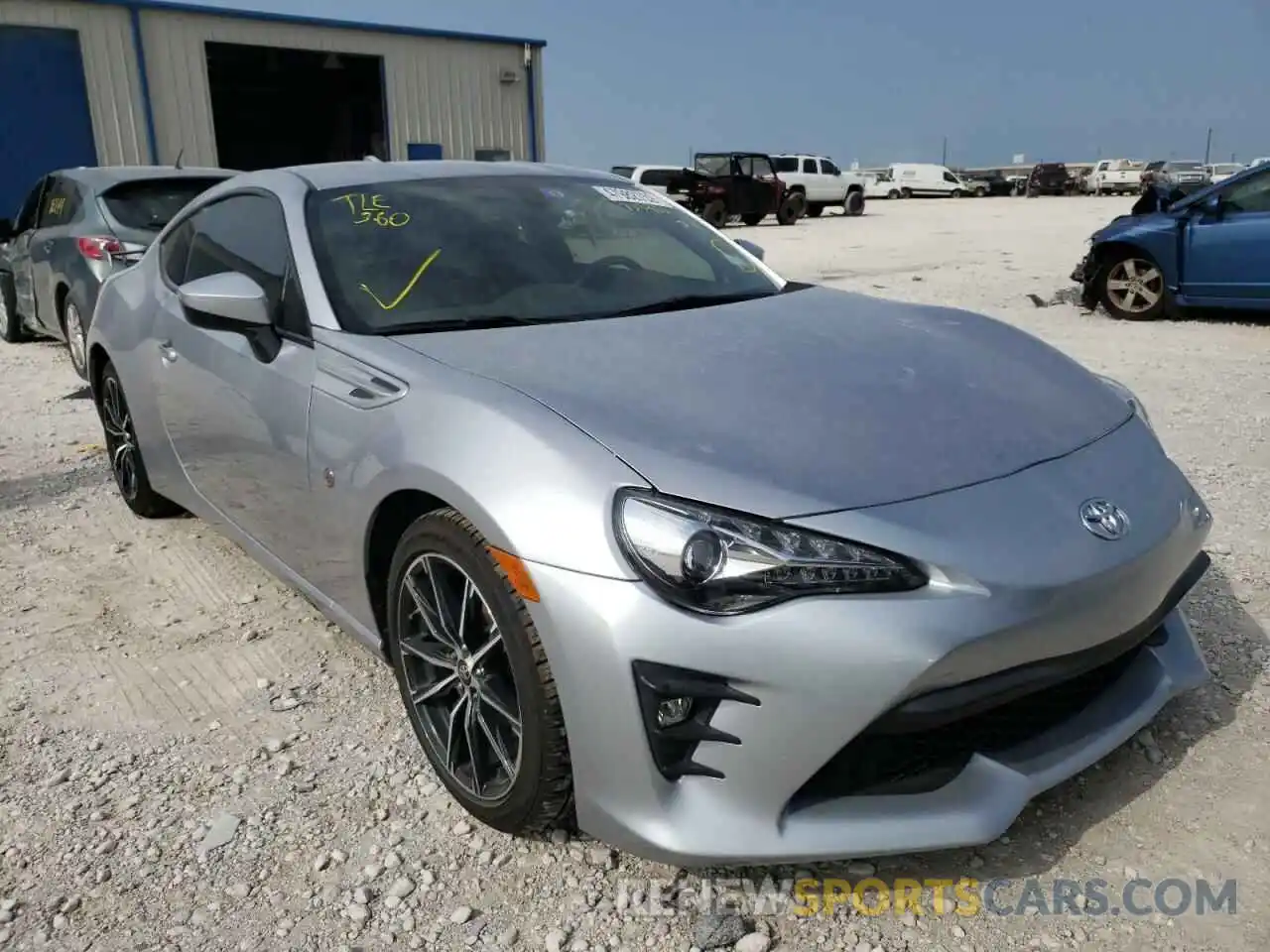 1 Photograph of a damaged car JF1ZNAE19L8753960 TOYOTA 86 2020