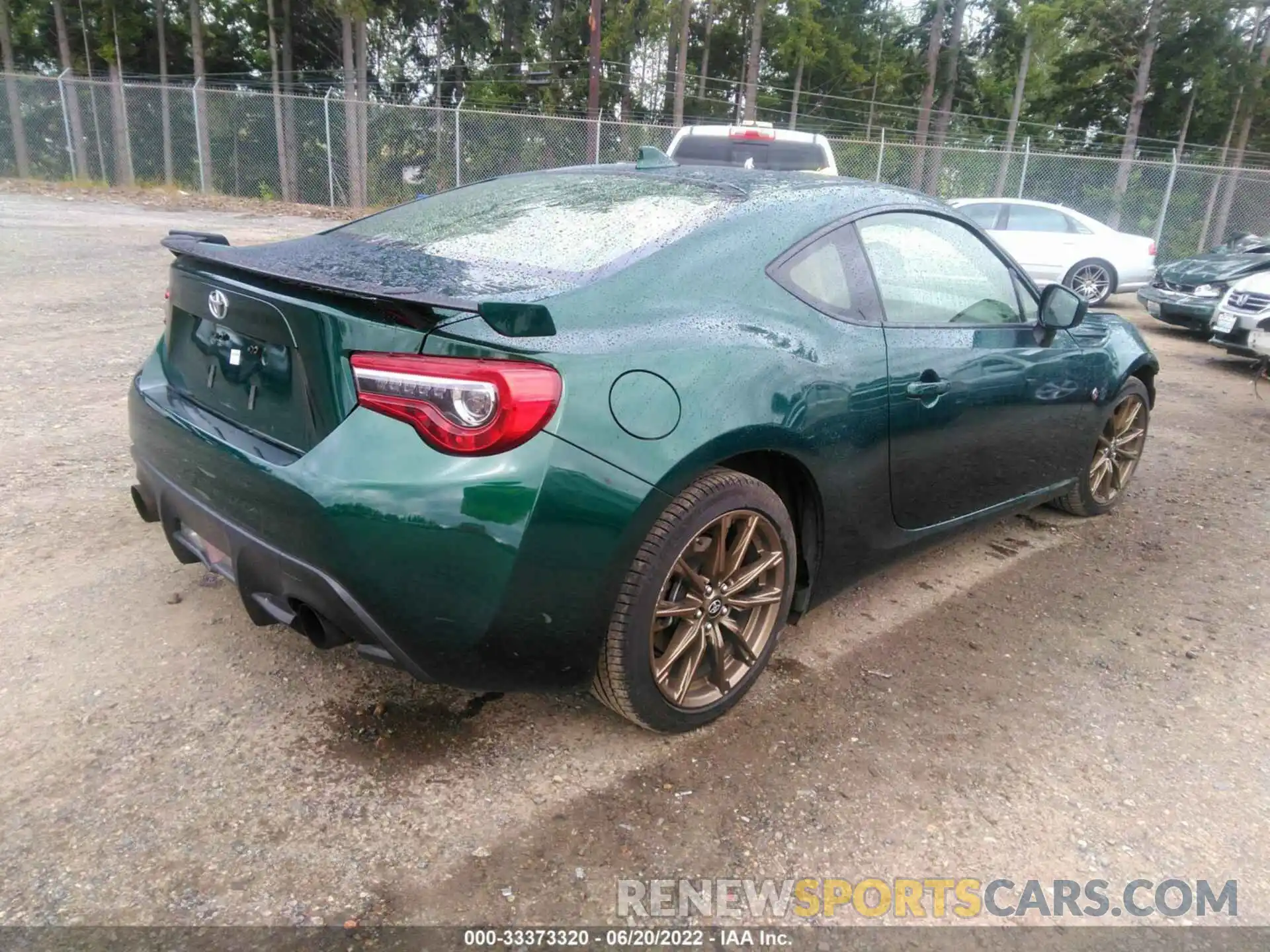 4 Photograph of a damaged car JF1ZNAE19L9750079 TOYOTA 86 2020