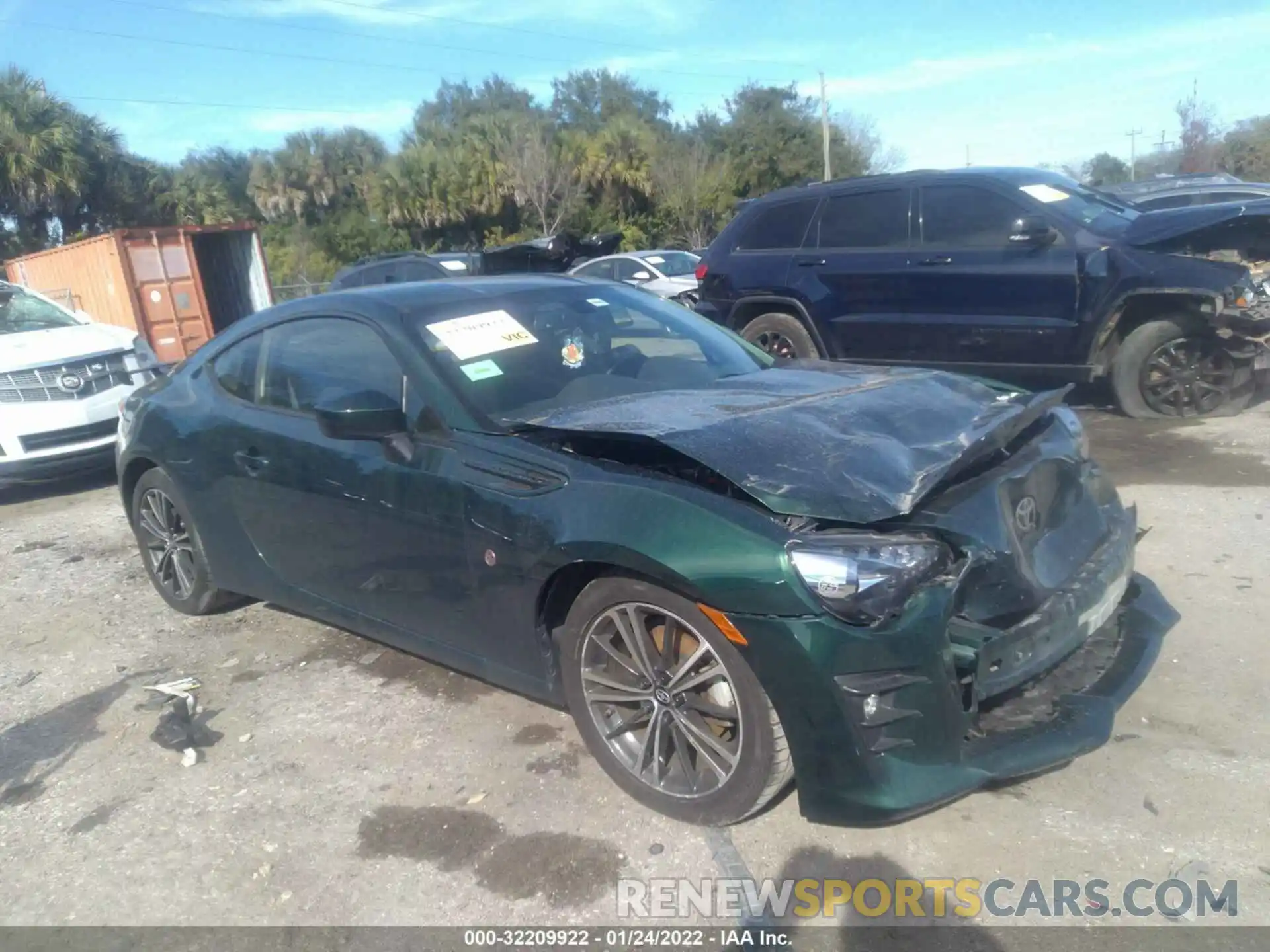 1 Photograph of a damaged car JF1ZNAE19L9750695 TOYOTA 86 2020