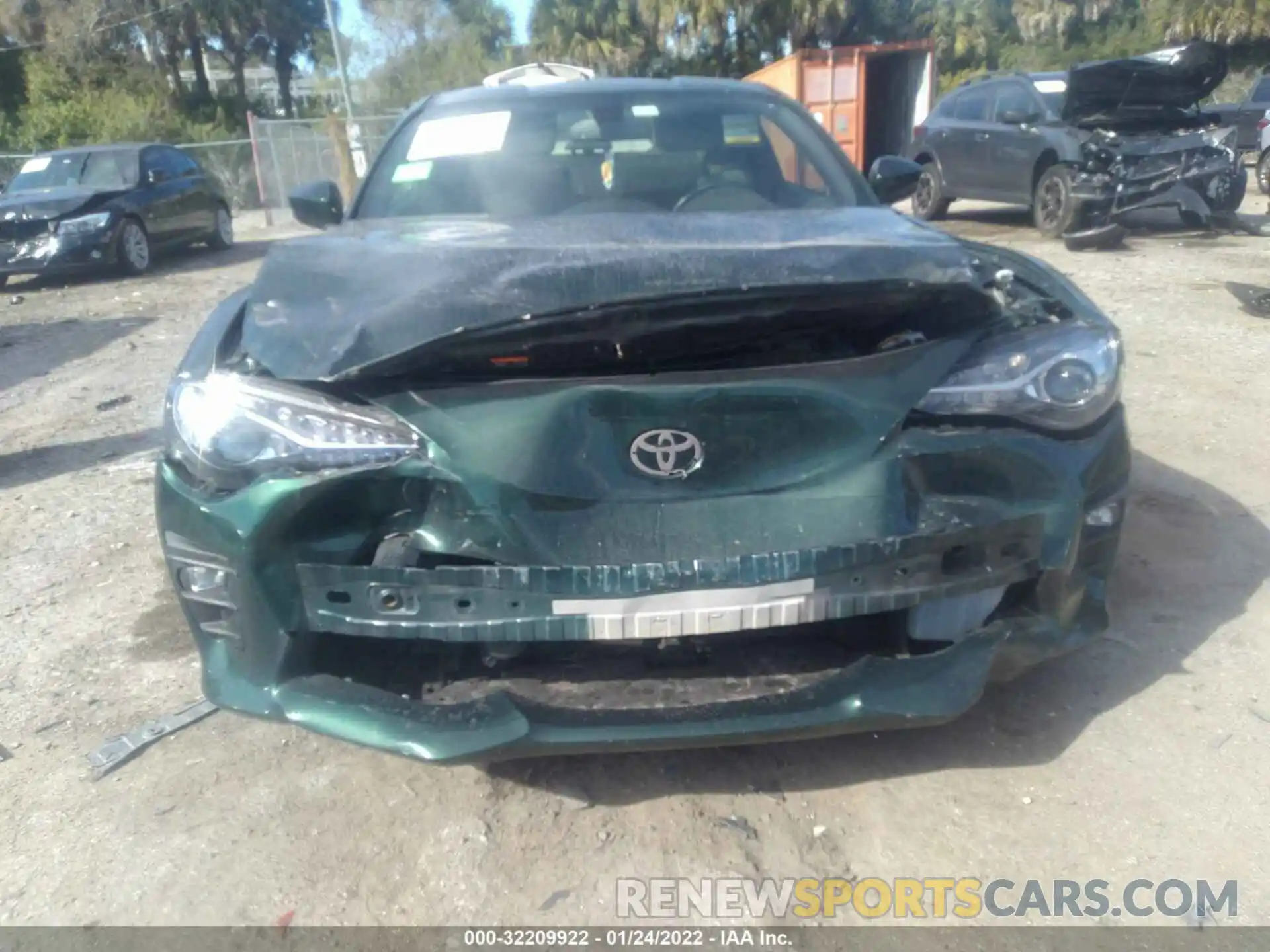 6 Photograph of a damaged car JF1ZNAE19L9750695 TOYOTA 86 2020