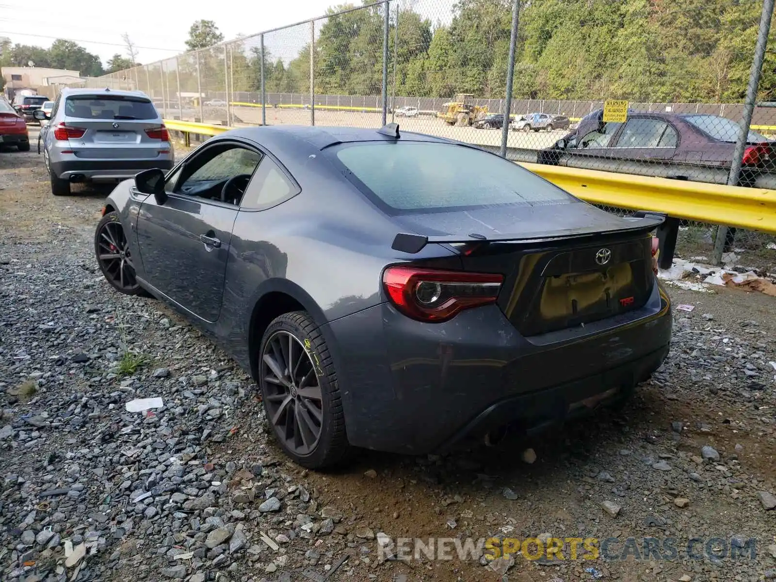 3 Photograph of a damaged car JF1ZNAE19L9753810 TOYOTA 86 2020