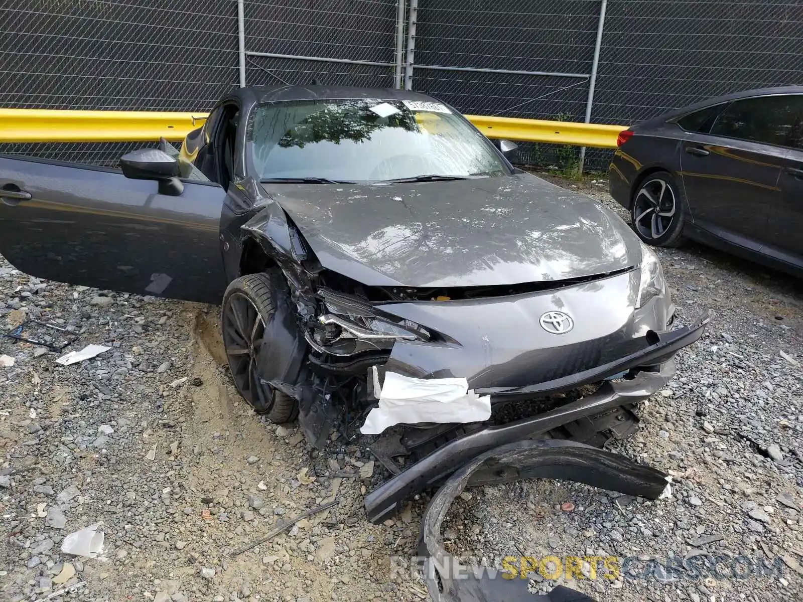 9 Photograph of a damaged car JF1ZNAE19L9753810 TOYOTA 86 2020