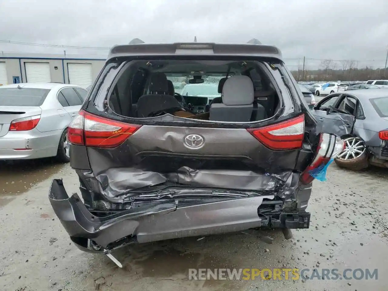 6 Photograph of a damaged car 5TDJZ3DC7KS224530 TOYOTA All Models 2019