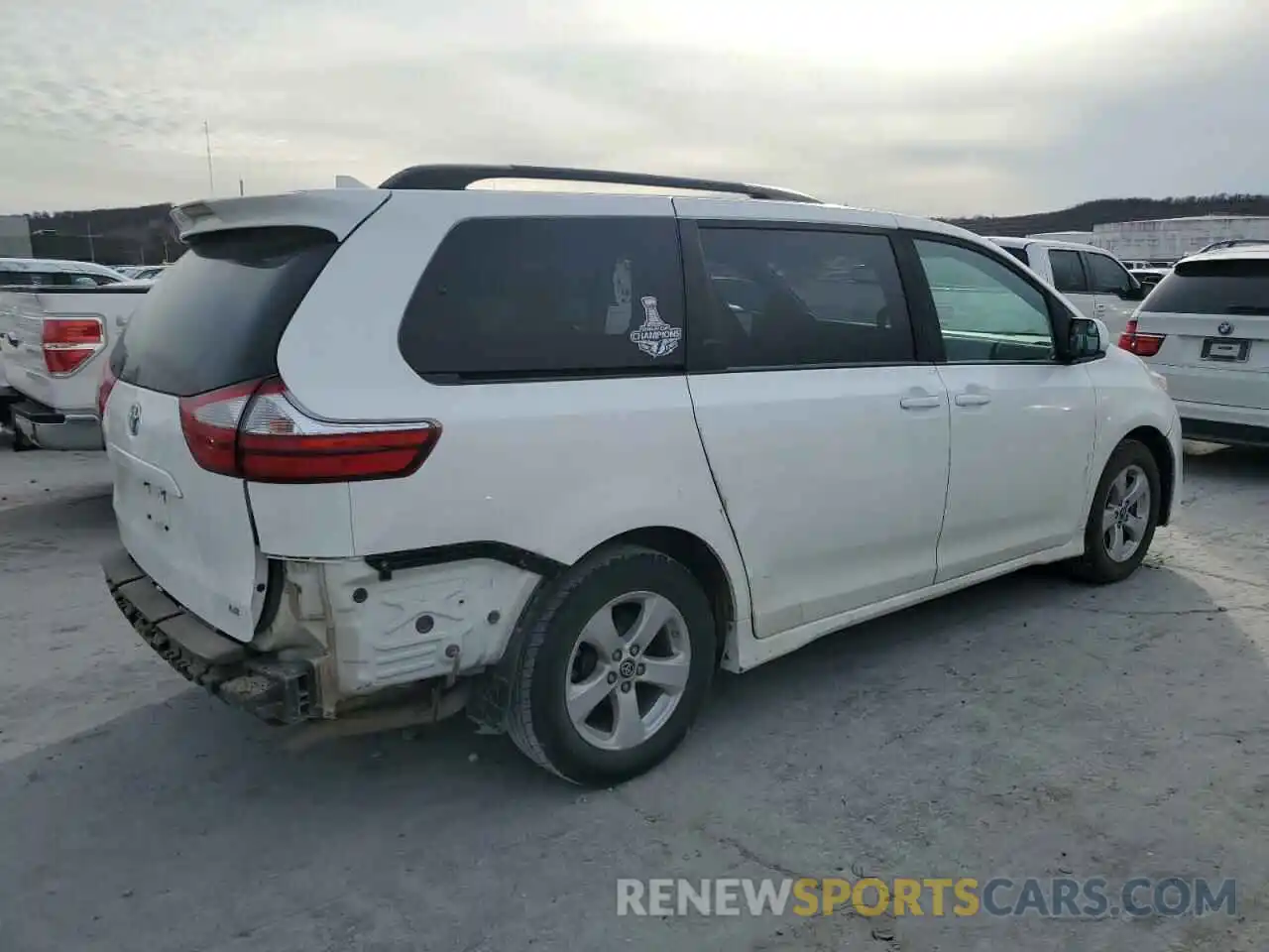 3 Photograph of a damaged car 5TDKZ3DC8KS997205 TOYOTA All Models 2019