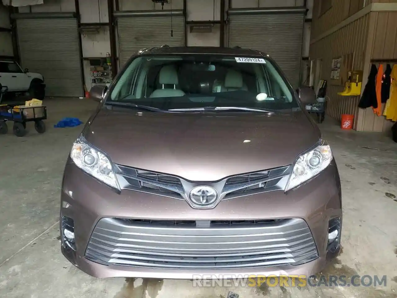 5 Photograph of a damaged car 5TDYZ3DC4KS009735 TOYOTA All Models 2019