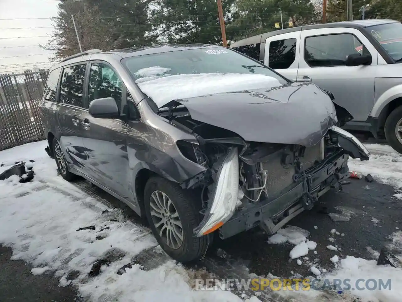 4 Photograph of a damaged car 5TDYZ3DC0LS065155 TOYOTA All Models 2020