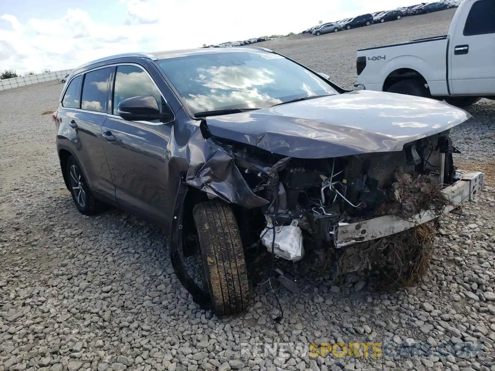 1 Photograph of a damaged car 5TDJZRFH3KS612057 TOYOTA ALL OTHER 2019