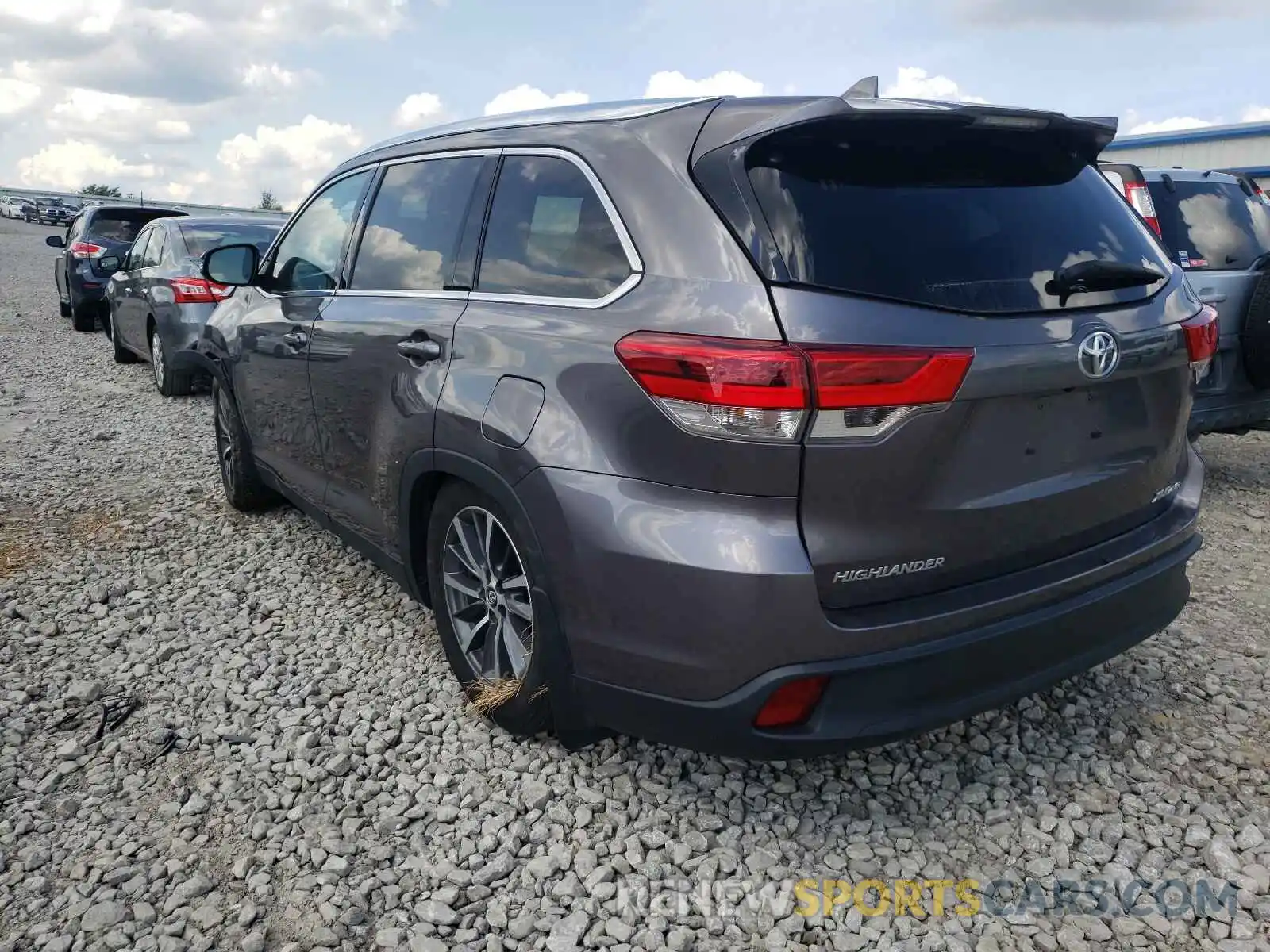 3 Photograph of a damaged car 5TDJZRFH3KS612057 TOYOTA ALL OTHER 2019