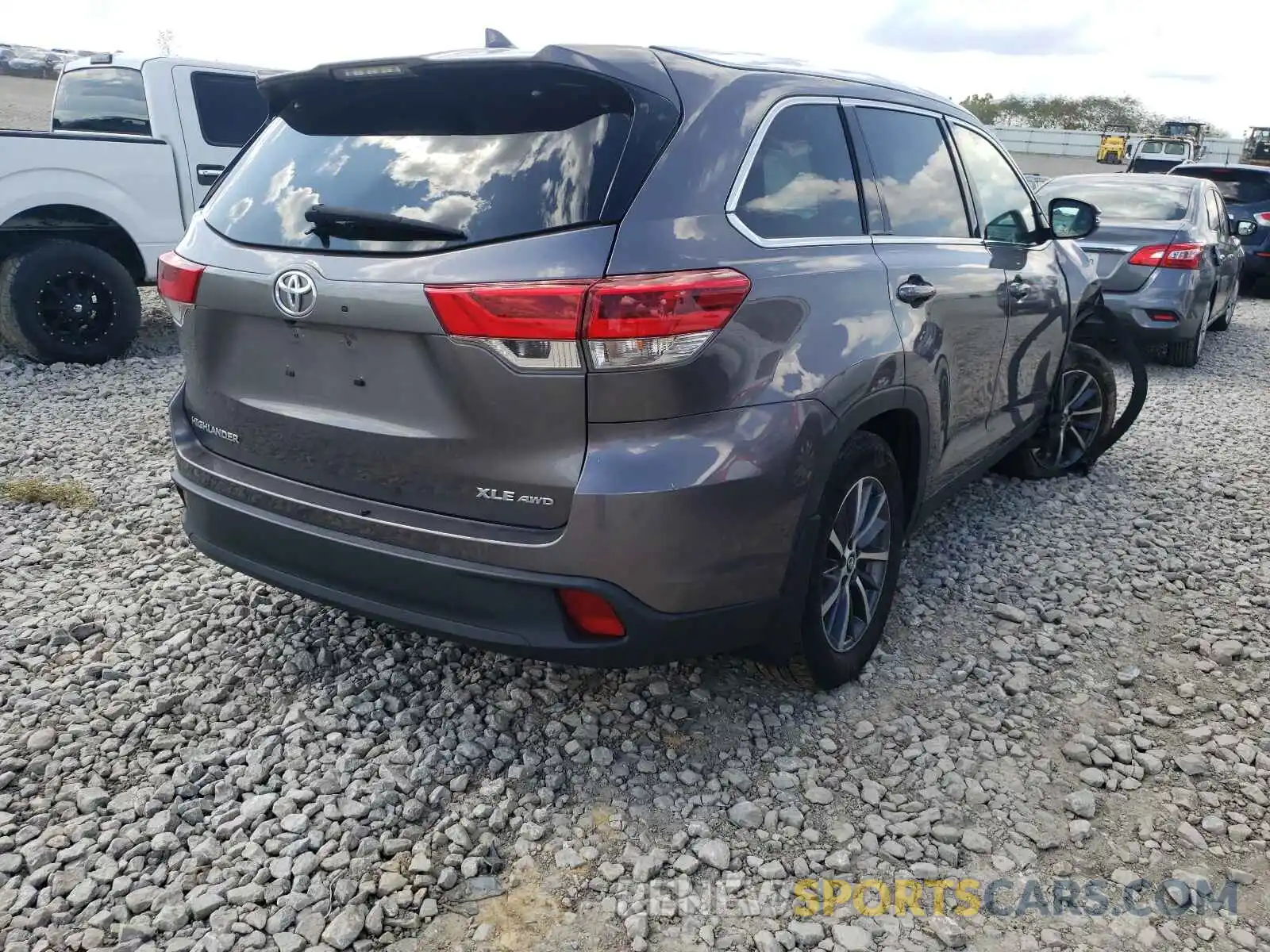 4 Фотография поврежденного автомобиля 5TDJZRFH3KS612057 TOYOTA ALL OTHER 2019