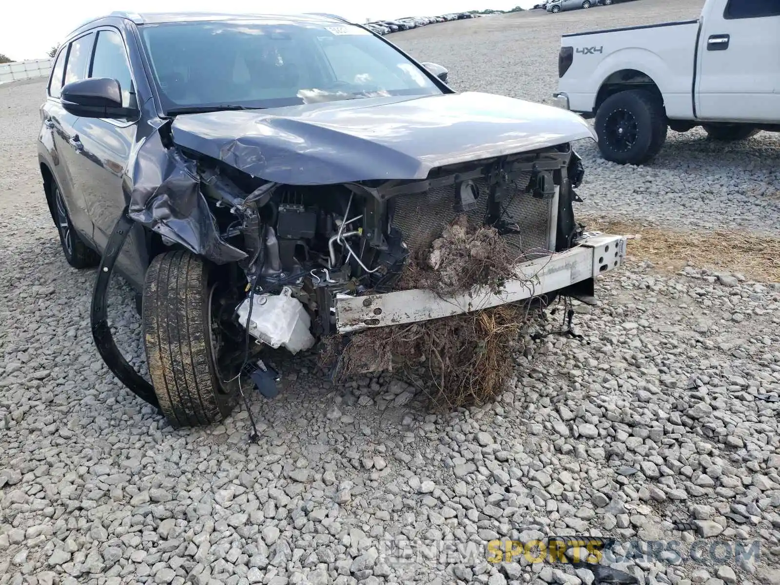 9 Photograph of a damaged car 5TDJZRFH3KS612057 TOYOTA ALL OTHER 2019