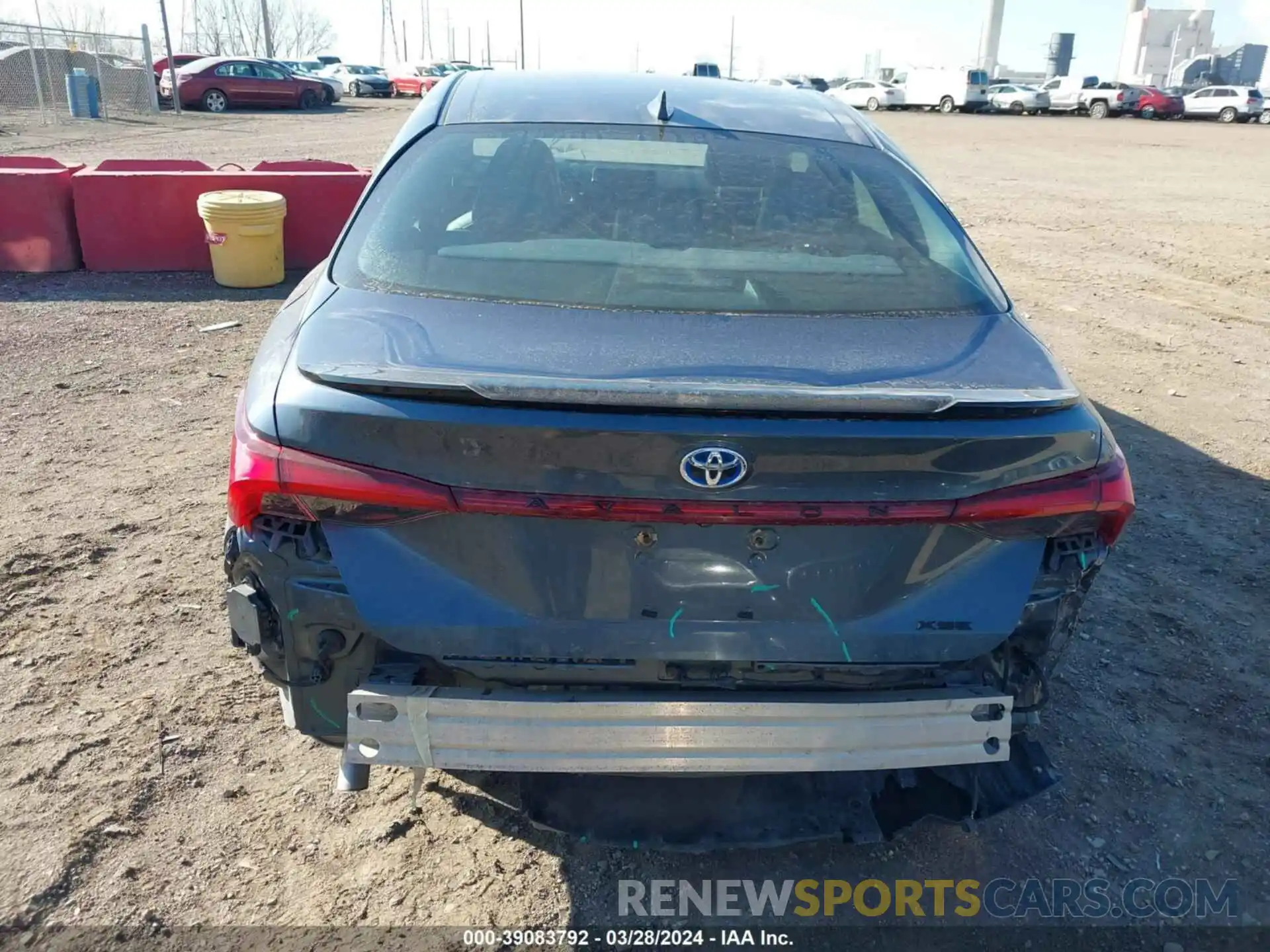 16 Photograph of a damaged car 4T1B21FB0KU001562 TOYOTA AVALON 2019