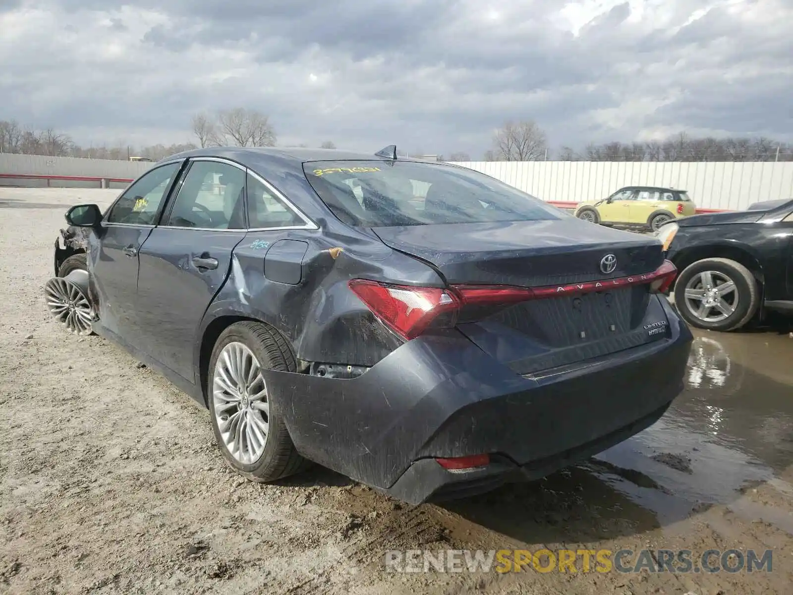 3 Фотография поврежденного автомобиля 4T1B21FB0KU005577 TOYOTA AVALON 2019