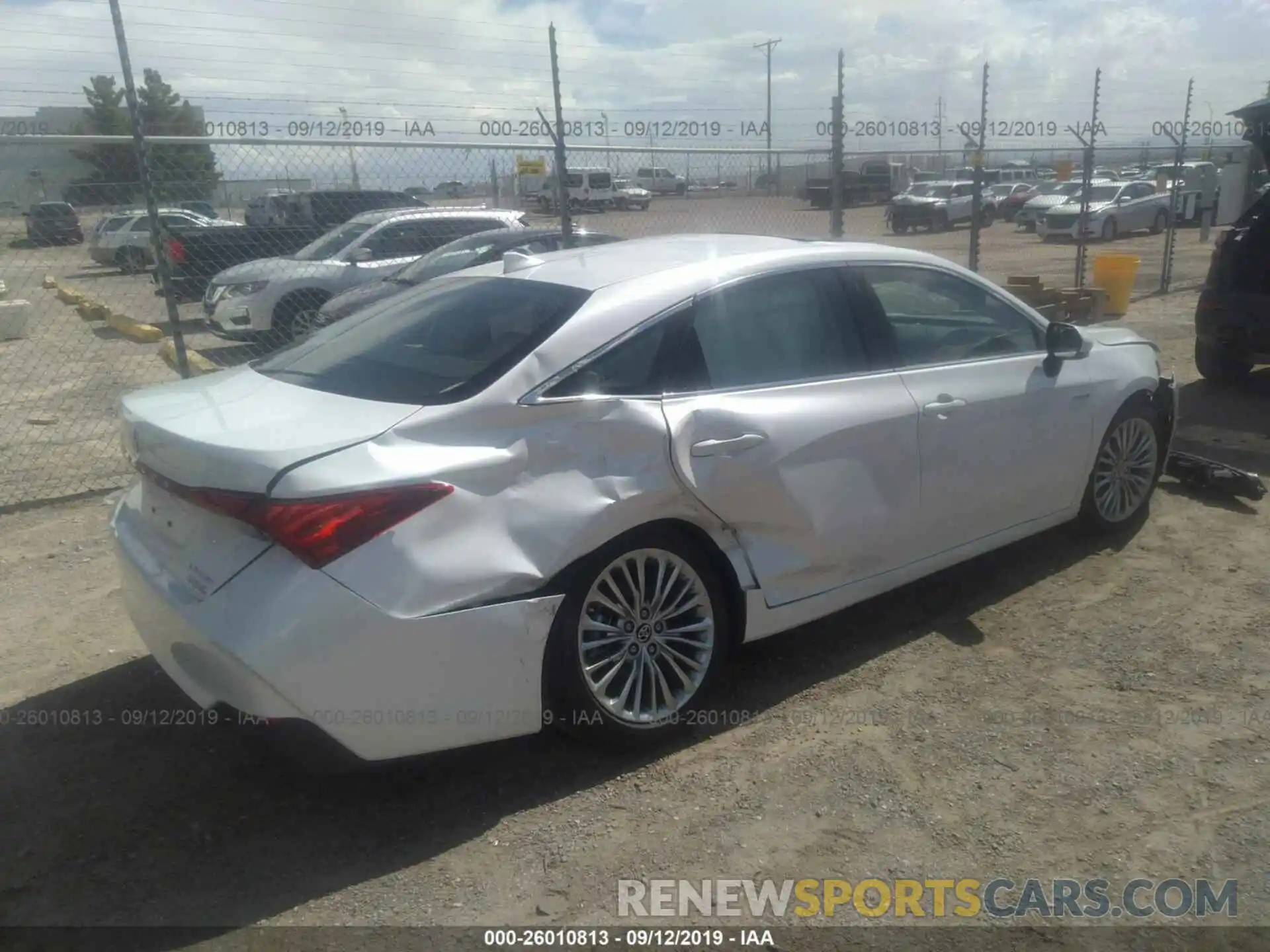 4 Photograph of a damaged car 4T1B21FB0KU007670 TOYOTA AVALON 2019