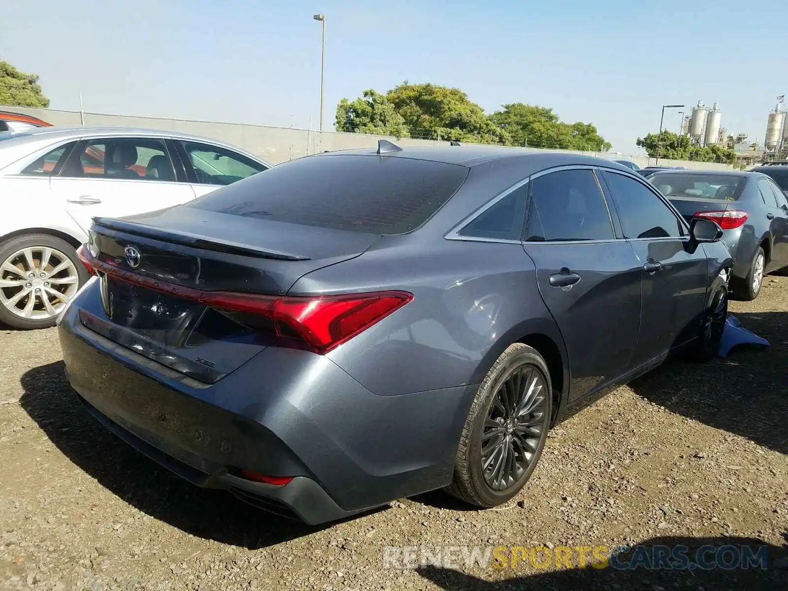 4 Photograph of a damaged car 4T1B21FB0KU008656 TOYOTA AVALON 2019