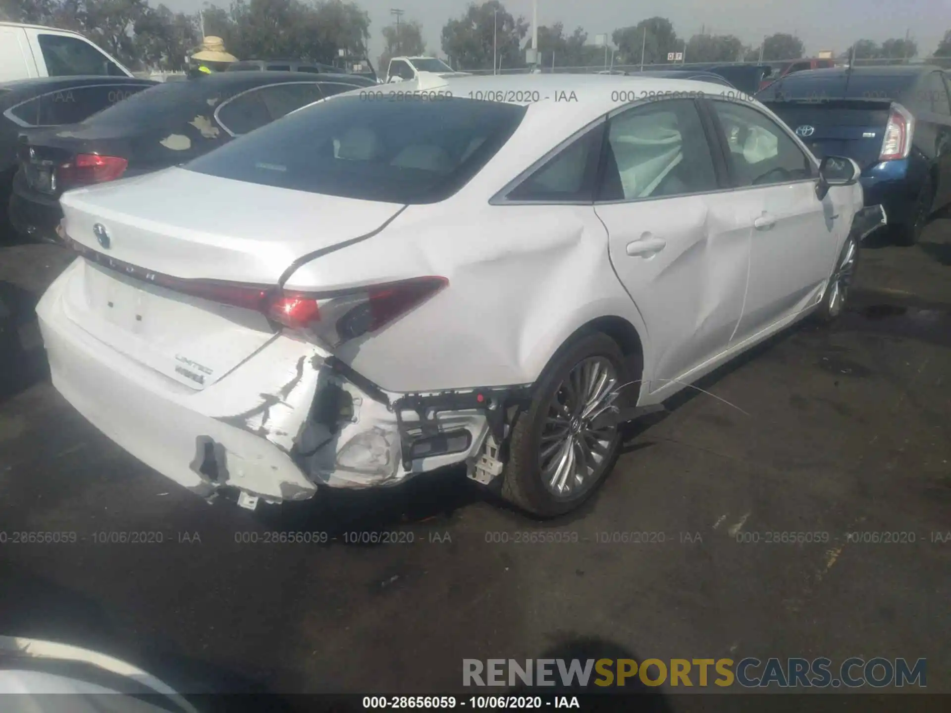 4 Photograph of a damaged car 4T1B21FB0KU009497 TOYOTA AVALON 2019