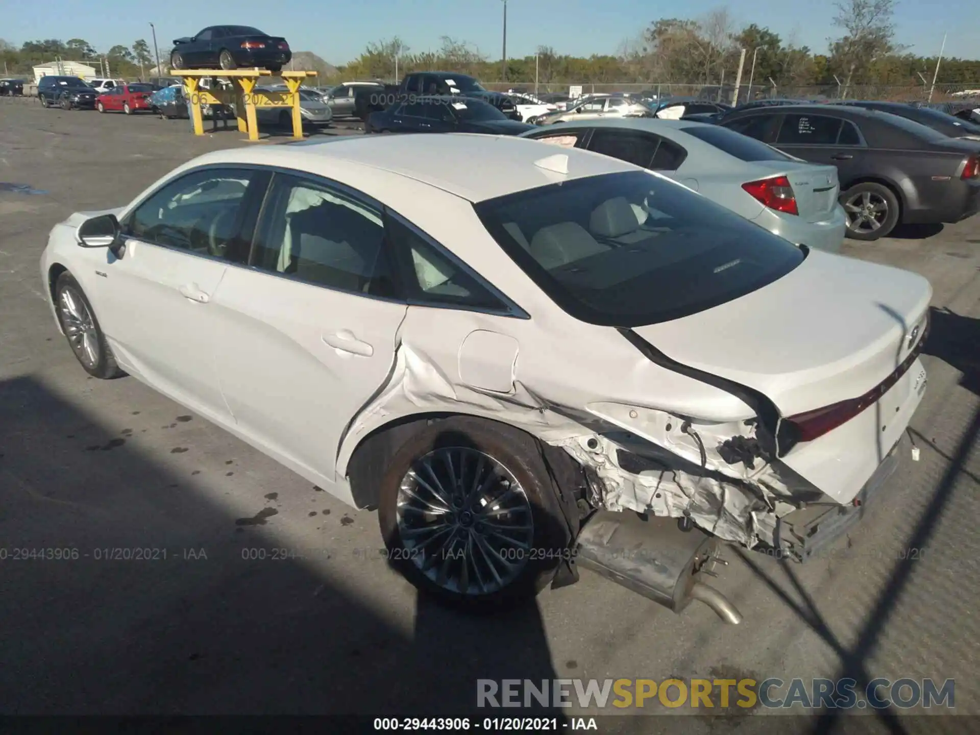 3 Photograph of a damaged car 4T1B21FB1KU002588 TOYOTA AVALON 2019