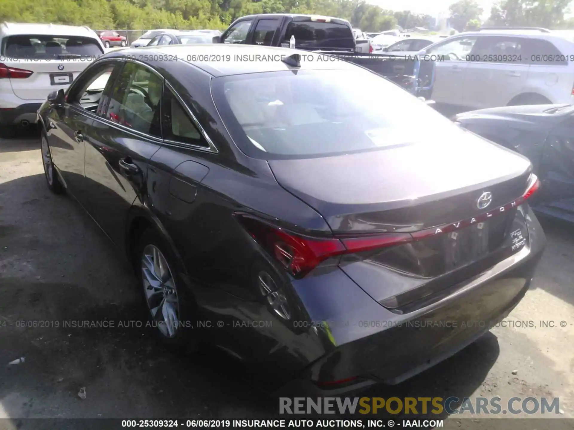 3 Photograph of a damaged car 4T1B21FB1KU002929 TOYOTA AVALON 2019