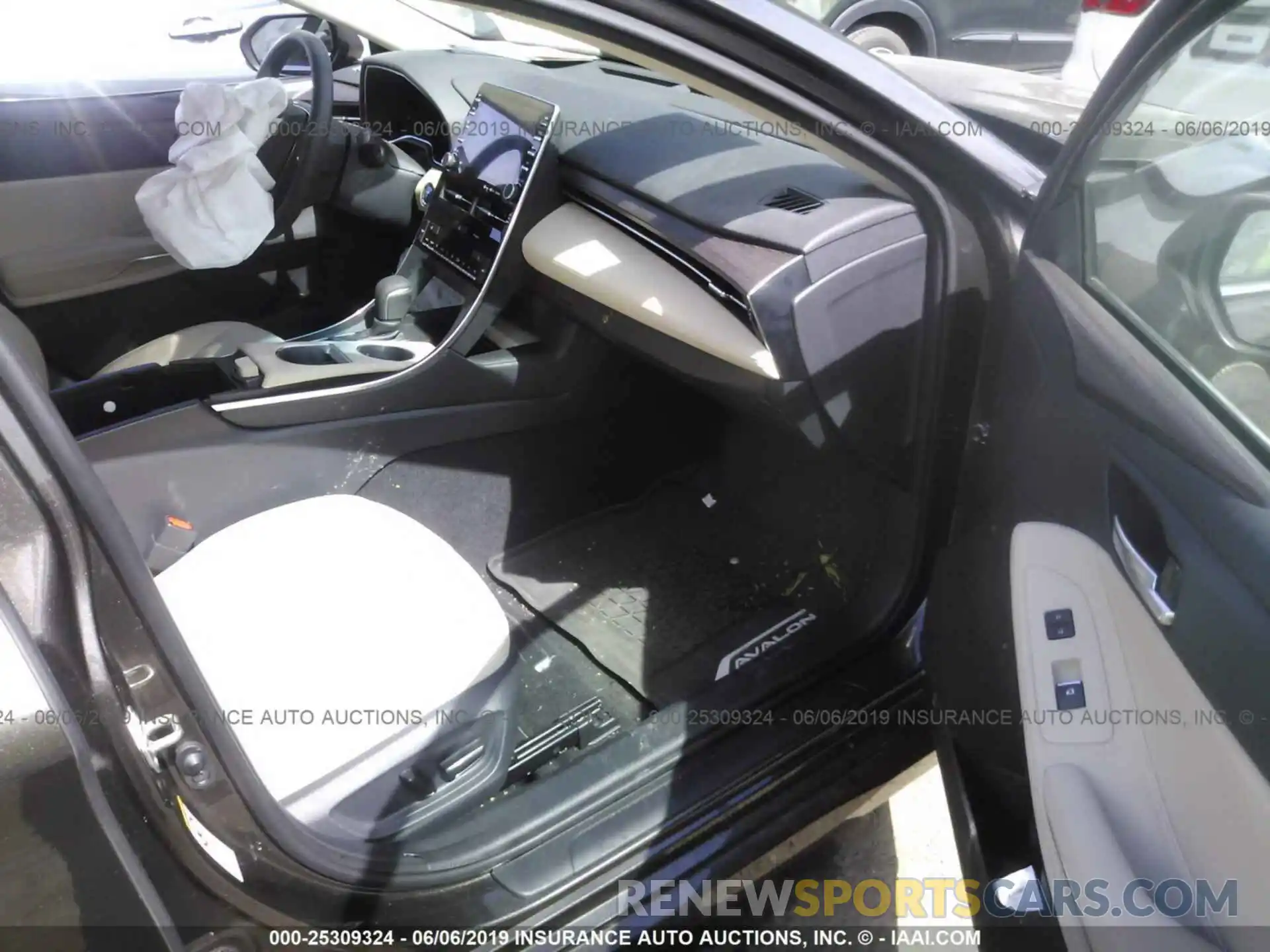 5 Photograph of a damaged car 4T1B21FB1KU002929 TOYOTA AVALON 2019