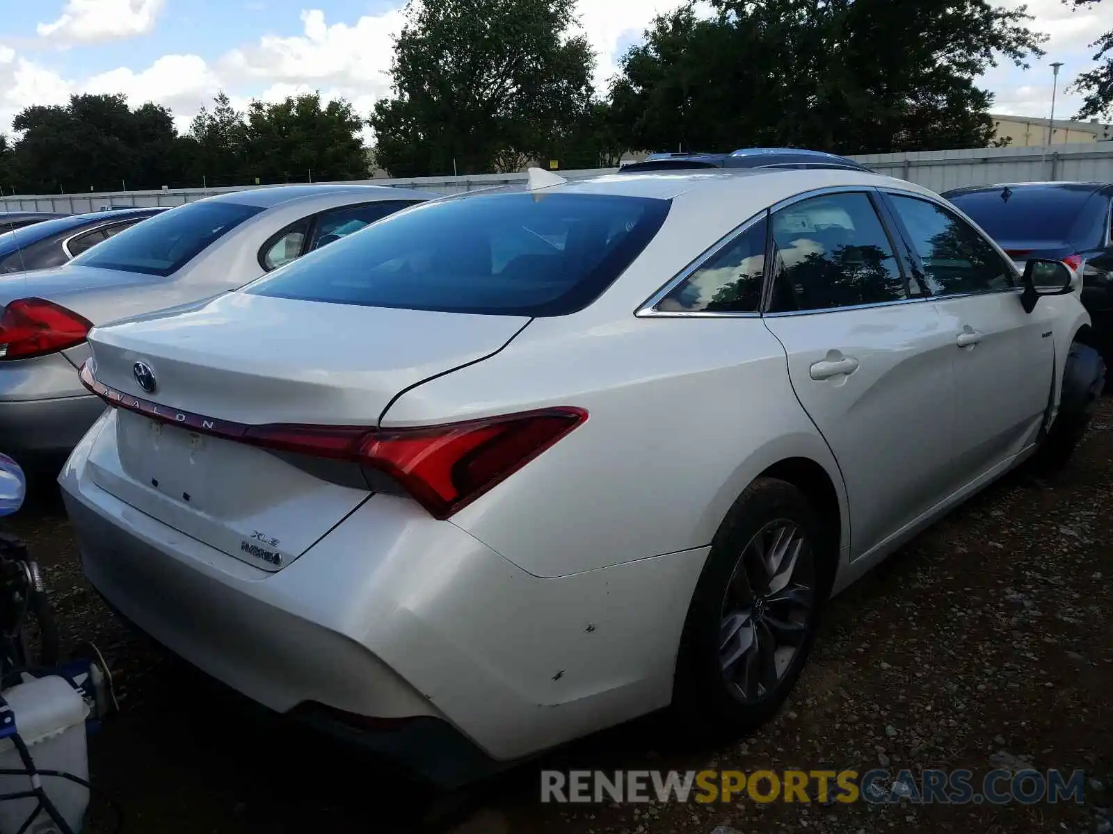 4 Photograph of a damaged car 4T1B21FB1KU003319 TOYOTA AVALON 2019