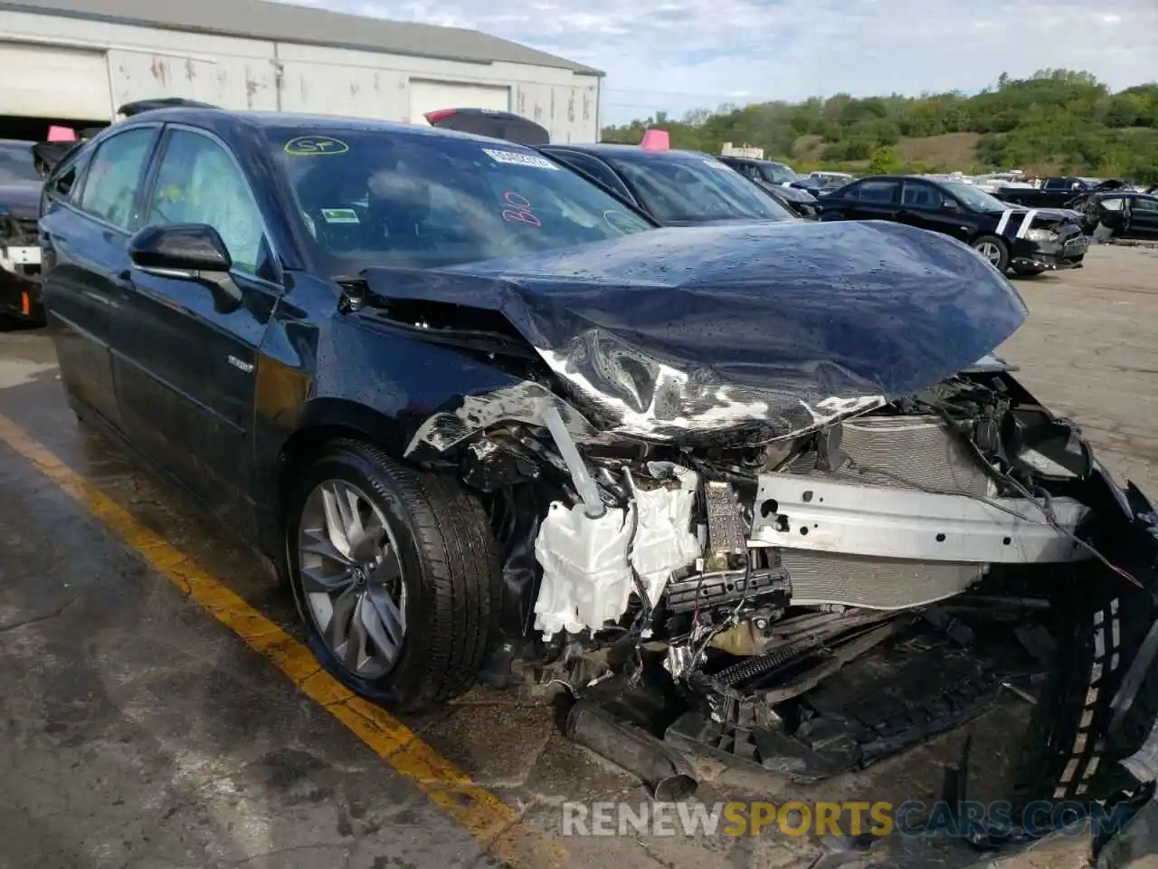 1 Photograph of a damaged car 4T1B21FB1KU008181 TOYOTA AVALON 2019