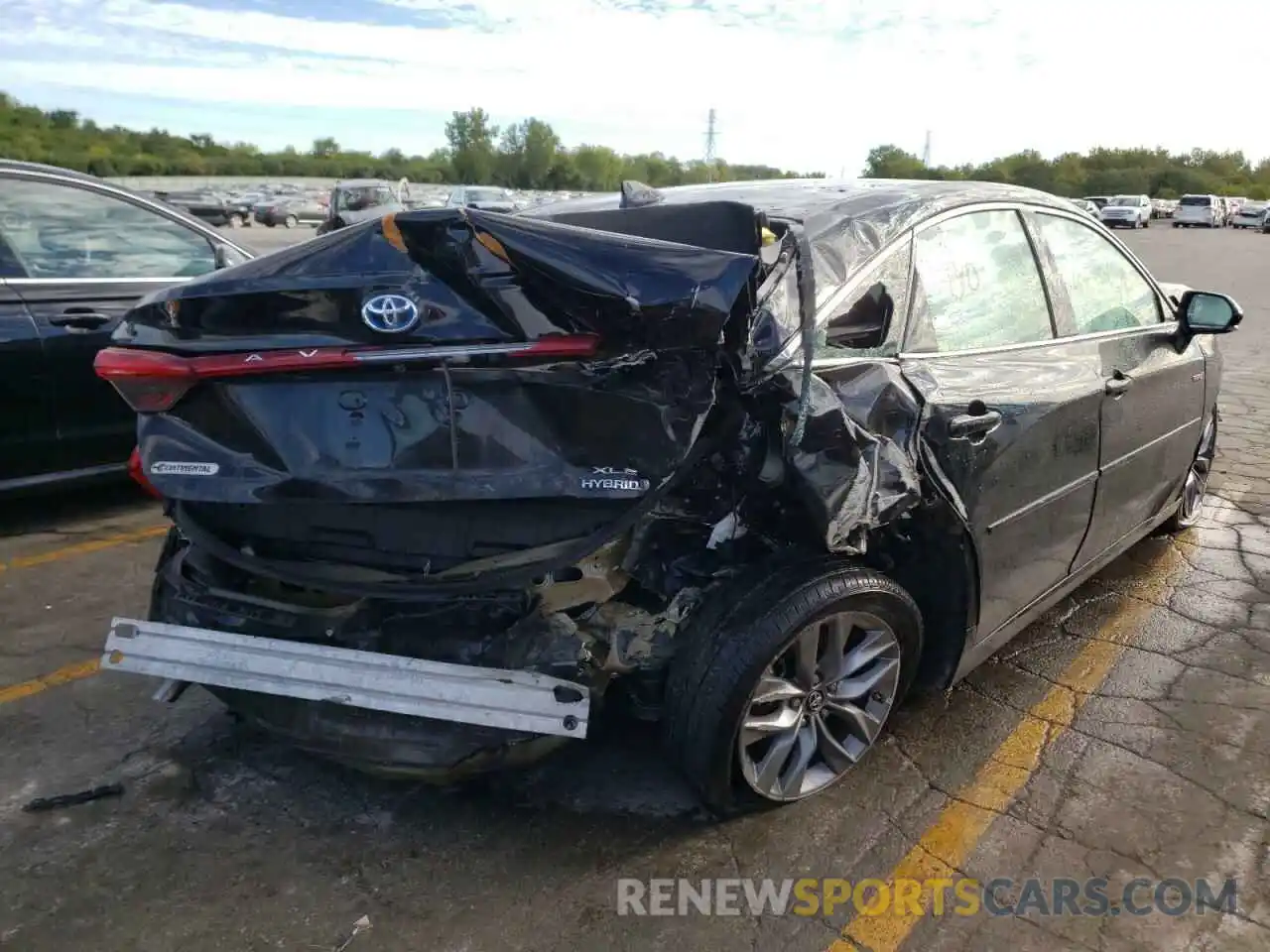 4 Photograph of a damaged car 4T1B21FB1KU008181 TOYOTA AVALON 2019