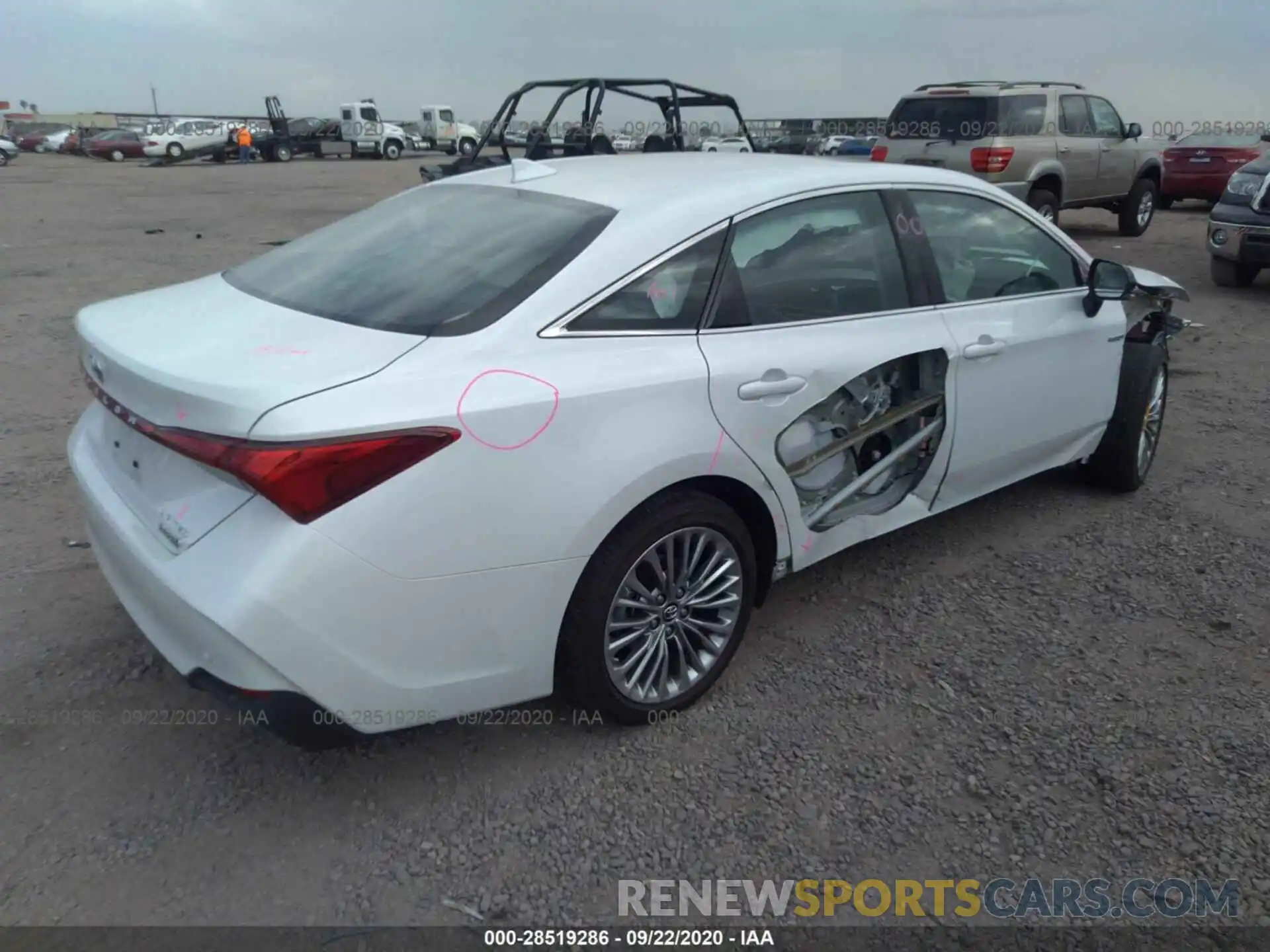 4 Photograph of a damaged car 4T1B21FB1KU008780 TOYOTA AVALON 2019