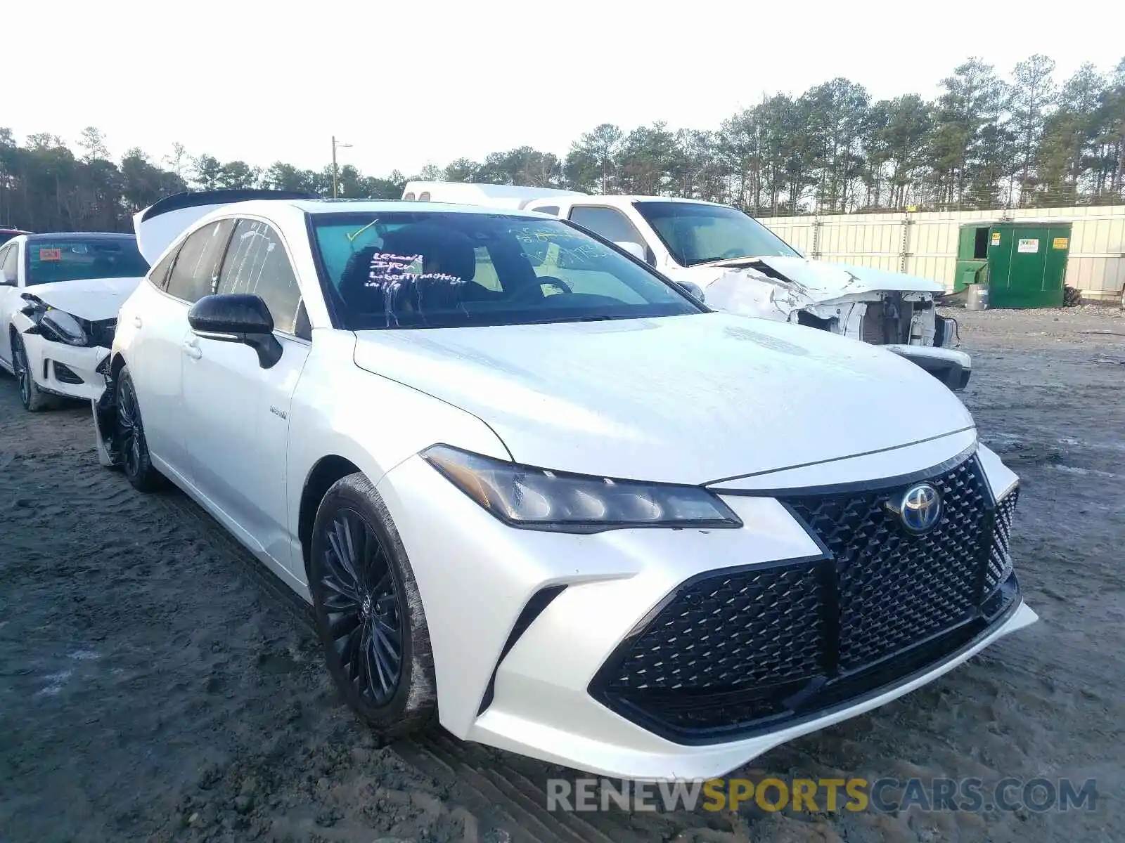 1 Photograph of a damaged car 4T1B21FB2KU002258 TOYOTA AVALON 2019