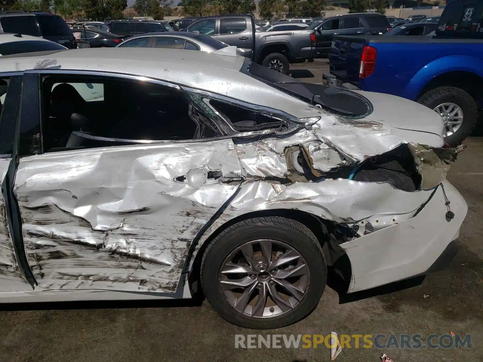 9 Photograph of a damaged car 4T1B21FB2KU002423 TOYOTA AVALON 2019