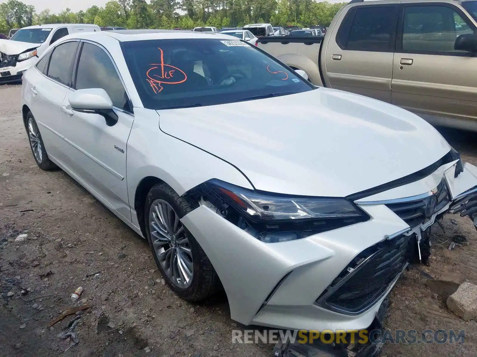 1 Photograph of a damaged car 4T1B21FB2KU010053 TOYOTA AVALON 2019