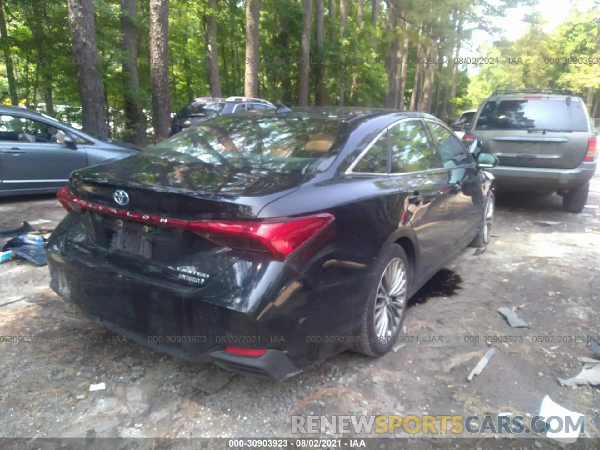 4 Photograph of a damaged car 4T1B21FB3KU001331 TOYOTA AVALON 2019