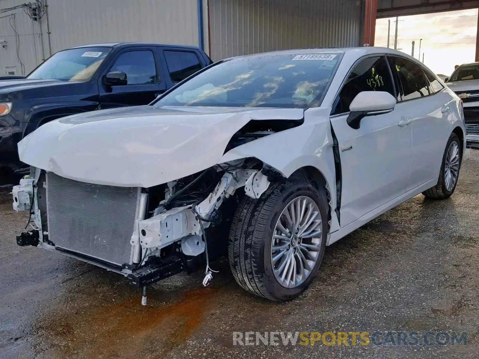 2 Photograph of a damaged car 4T1B21FB3KU002320 TOYOTA AVALON 2019