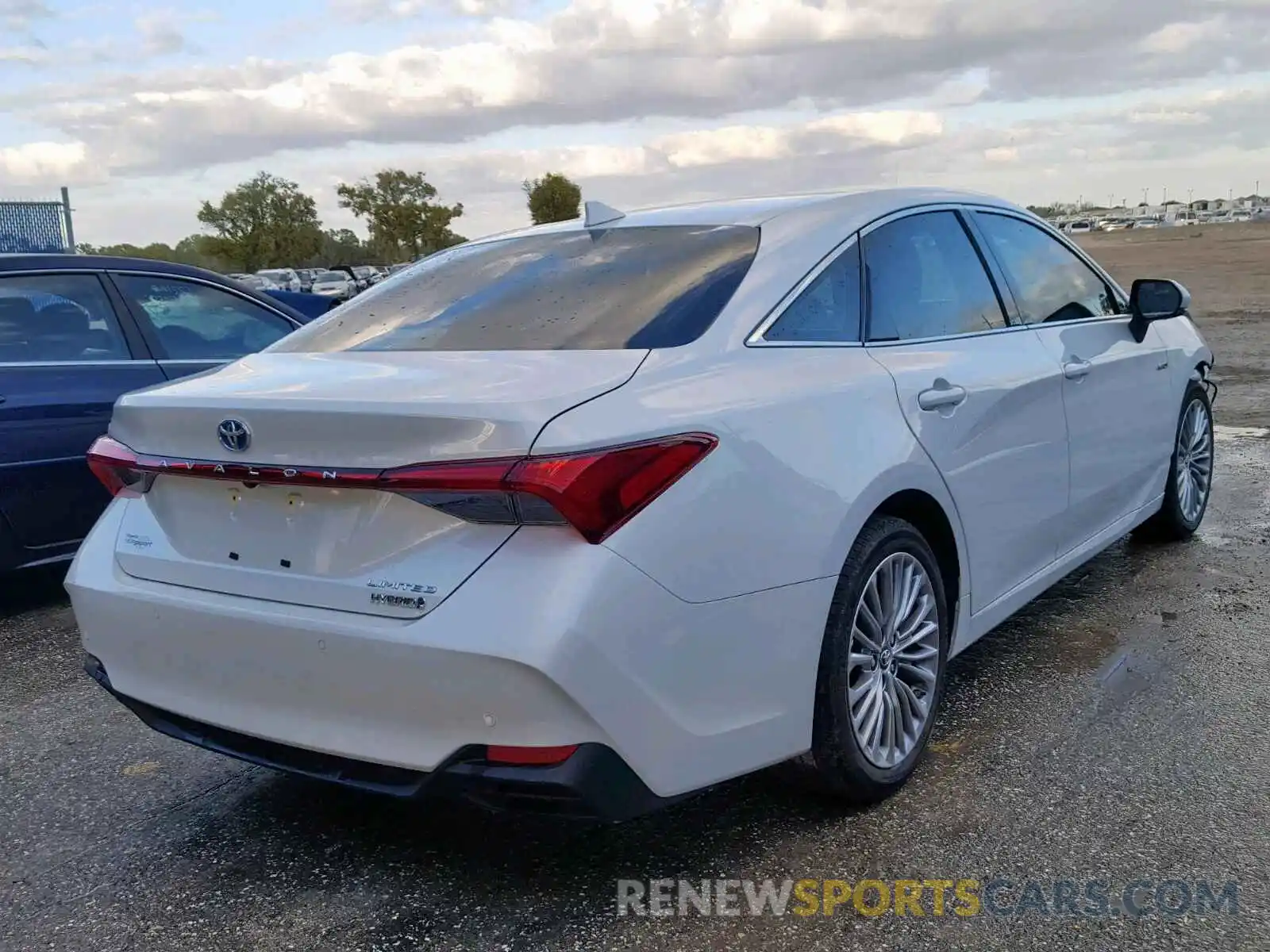 4 Photograph of a damaged car 4T1B21FB3KU002320 TOYOTA AVALON 2019