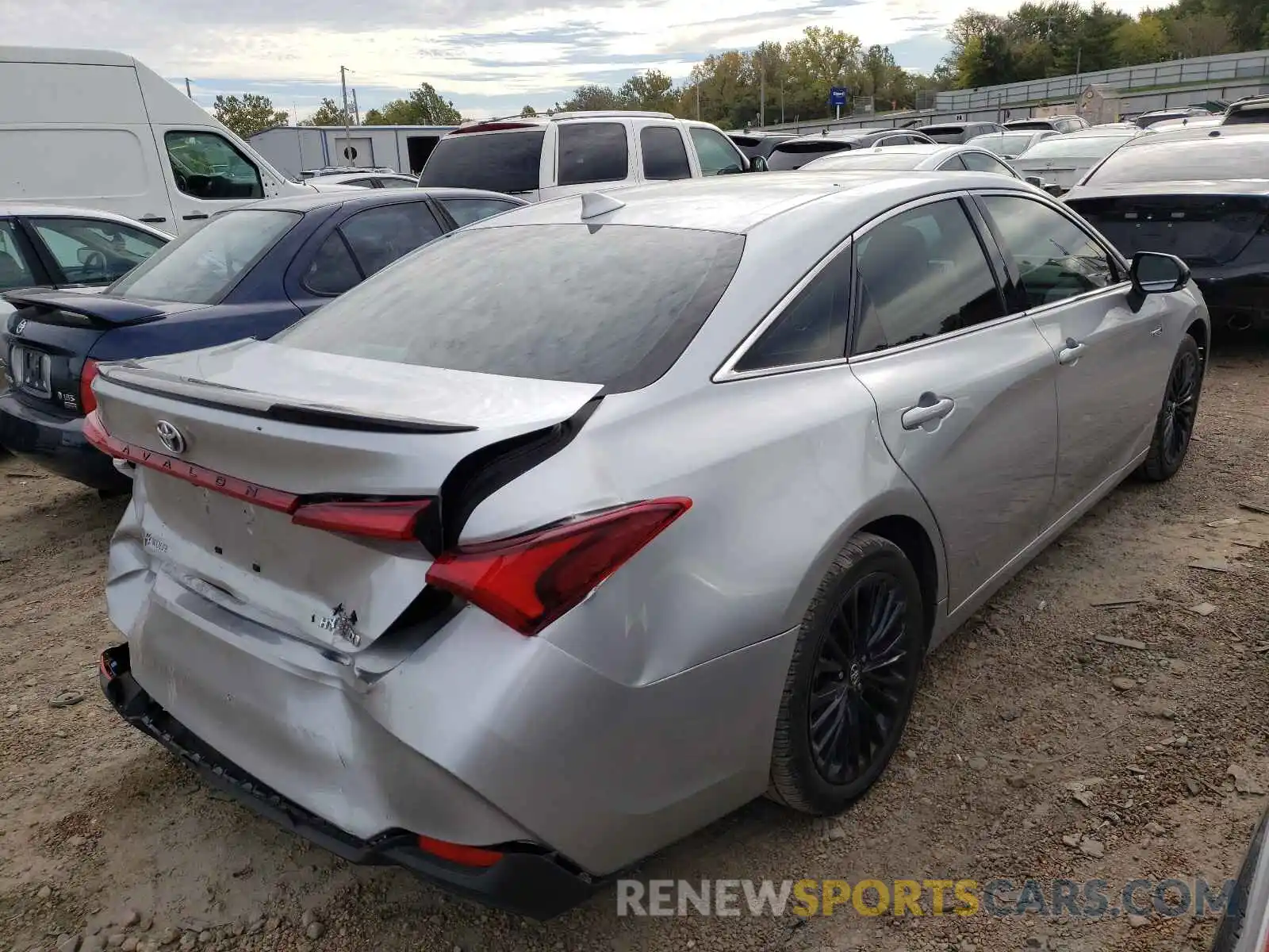 4 Photograph of a damaged car 4T1B21FB3KU002737 TOYOTA AVALON 2019