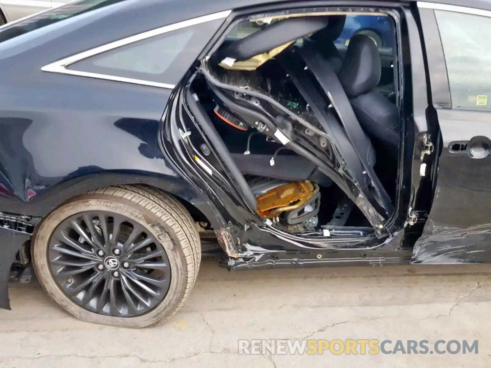 9 Photograph of a damaged car 4T1B21FB3KU003984 TOYOTA AVALON 2019